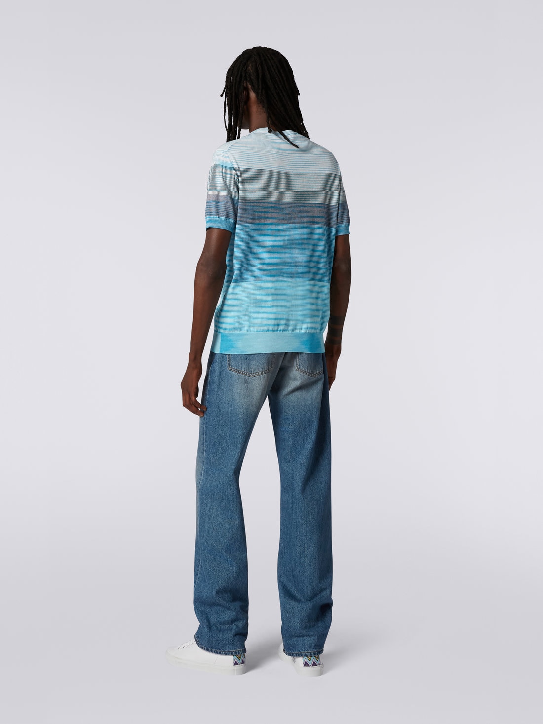 Kurzärmeliges T-Shirt aus Baumwollstrick mit Rundhalsausschnitt und Dégradé-Streifen, Weiß & Himmelblau - US23SL1CBK012QS7294 - 3