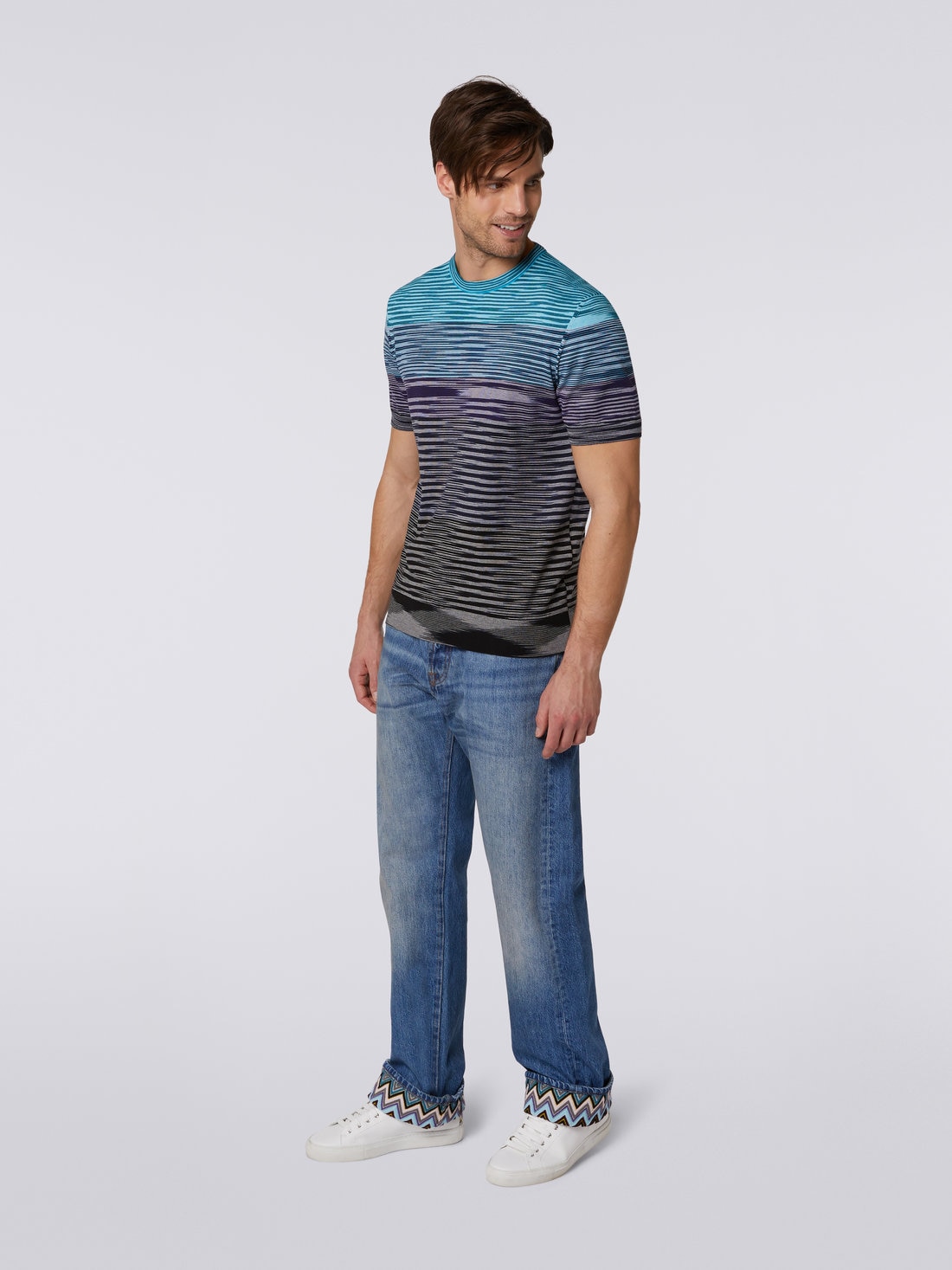 Kurzärmeliges T-Shirt aus Baumwollstrick mit Rundhalsausschnitt und Dégradé-Streifen, Blau, Violett & Schwarz - US23SL1CBK012QS91DS - 2