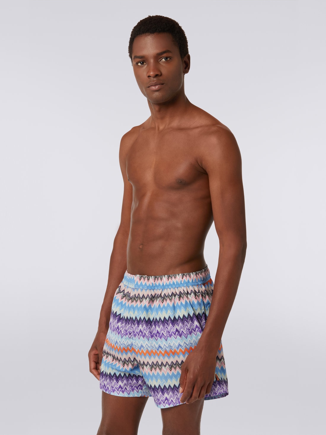 Short de bain en tissu technique à imprimé chevron, Bleu - US23SP04BW00PIS72CB - 2