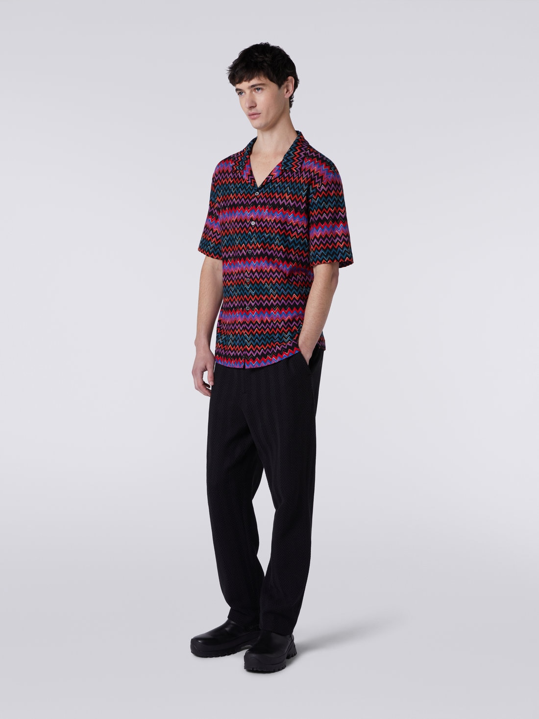 Camicia modello bowling a maniche corte in cotone e viscosa zig zag, Nero    - US23WJ08BR00OUSM8WN - 2