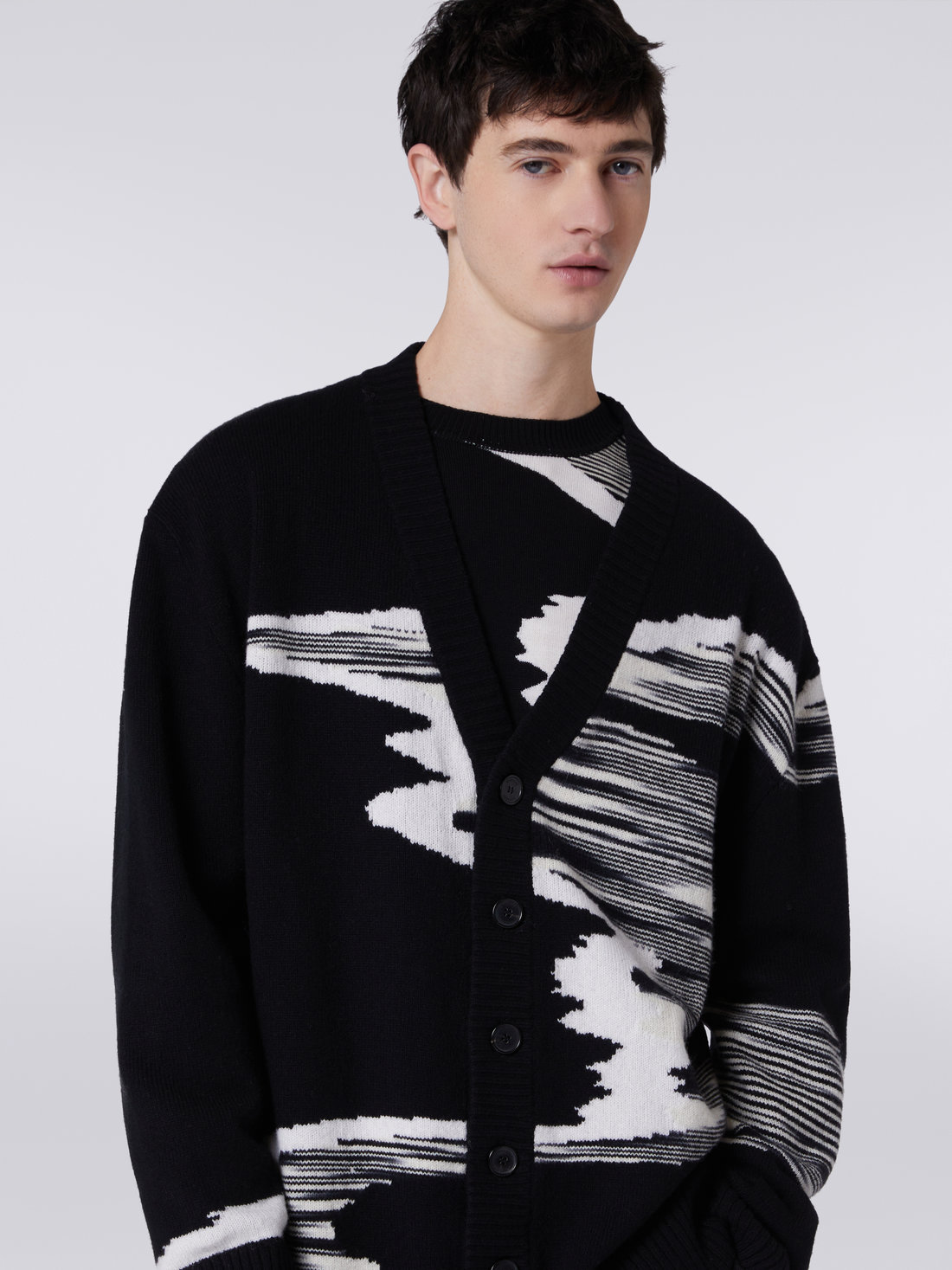 Wool knit cardigan with slub inlay, Black & White - US23WM02BK025VF9001 - 4