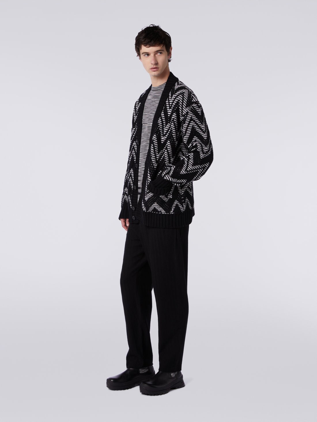 Wool cardigan with two-tone zigzag, Black & White - US23WM06BK026HS91GM - 2