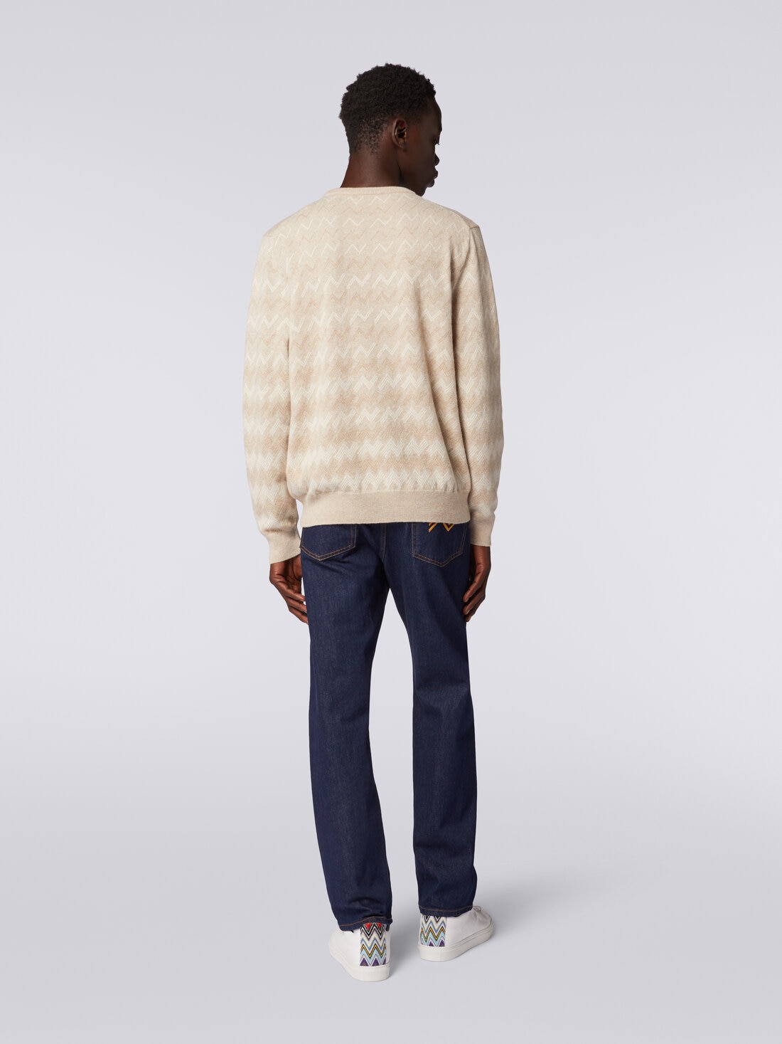 Cashmere crew-neck sweater with zigzags, White & Beige - US23WN0VBK033KS01AB - 3