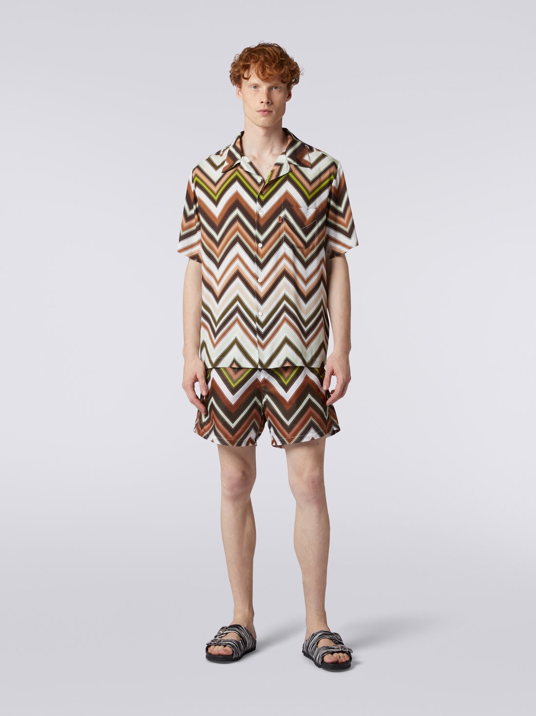 Short-sleeved shirt in viscose with chevron print, Multicoloured  - US24SJ0CBW00RNSM98U - 1