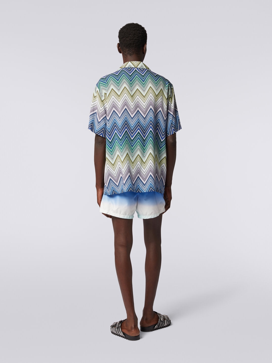 Short-sleeved shirt in viscose with large zigzag print, Multicoloured  - US24SJ0CBW00S2SM991 - 3