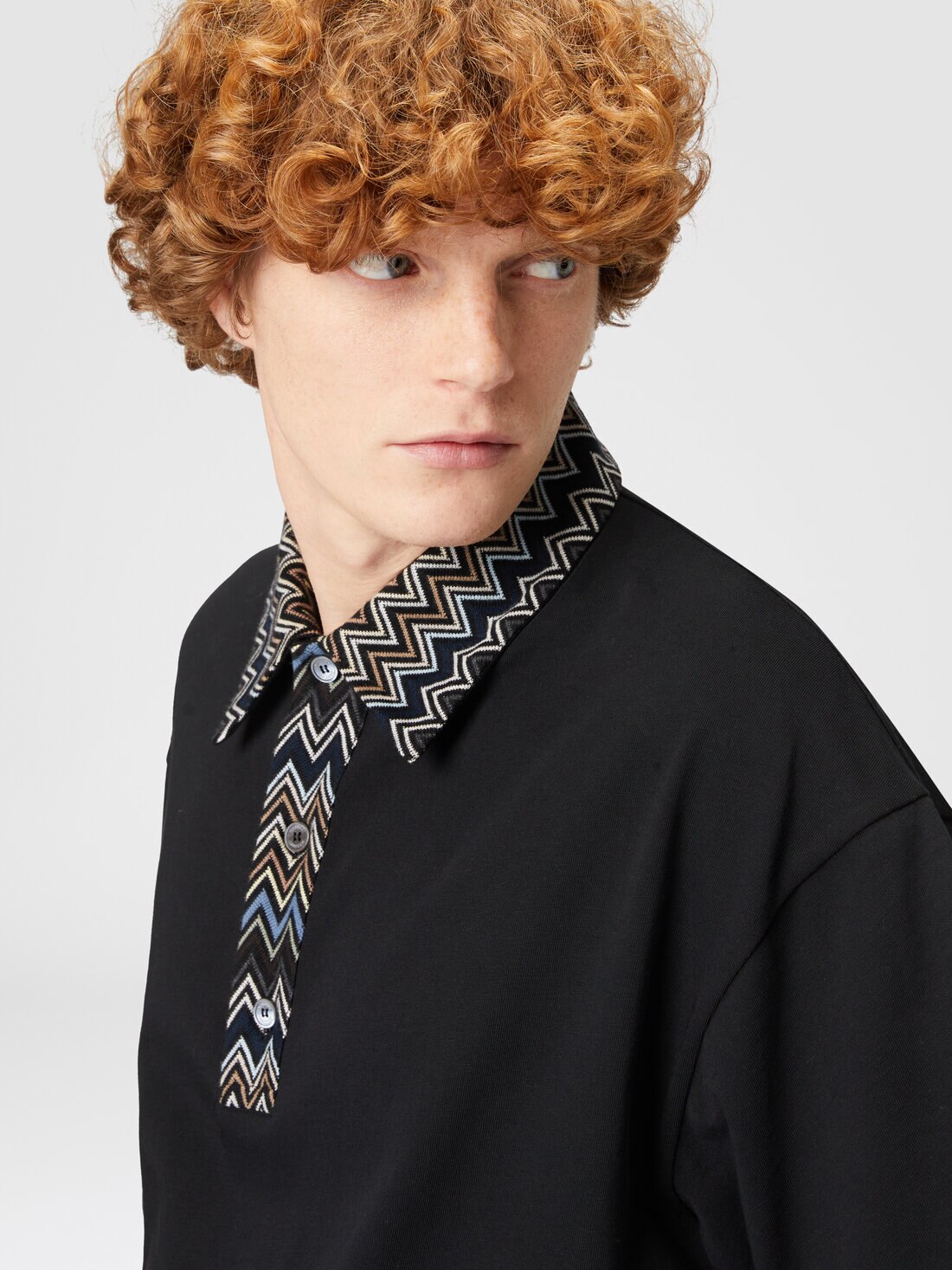 Polo de punto de algodón con inserciones de punto chevron, Multicolor  - US24W20FBJ00KRS91KI - 4