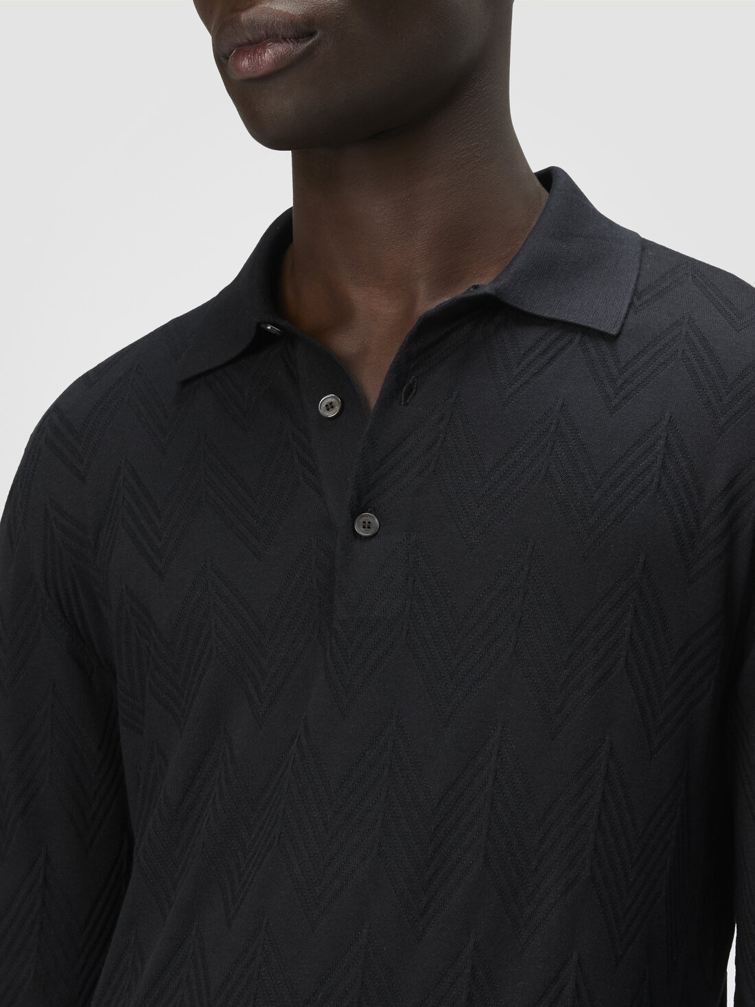 Polo de manga larga en algodón chevron 3D y seda, Negro - US25S202BK043ZS91ND - 4