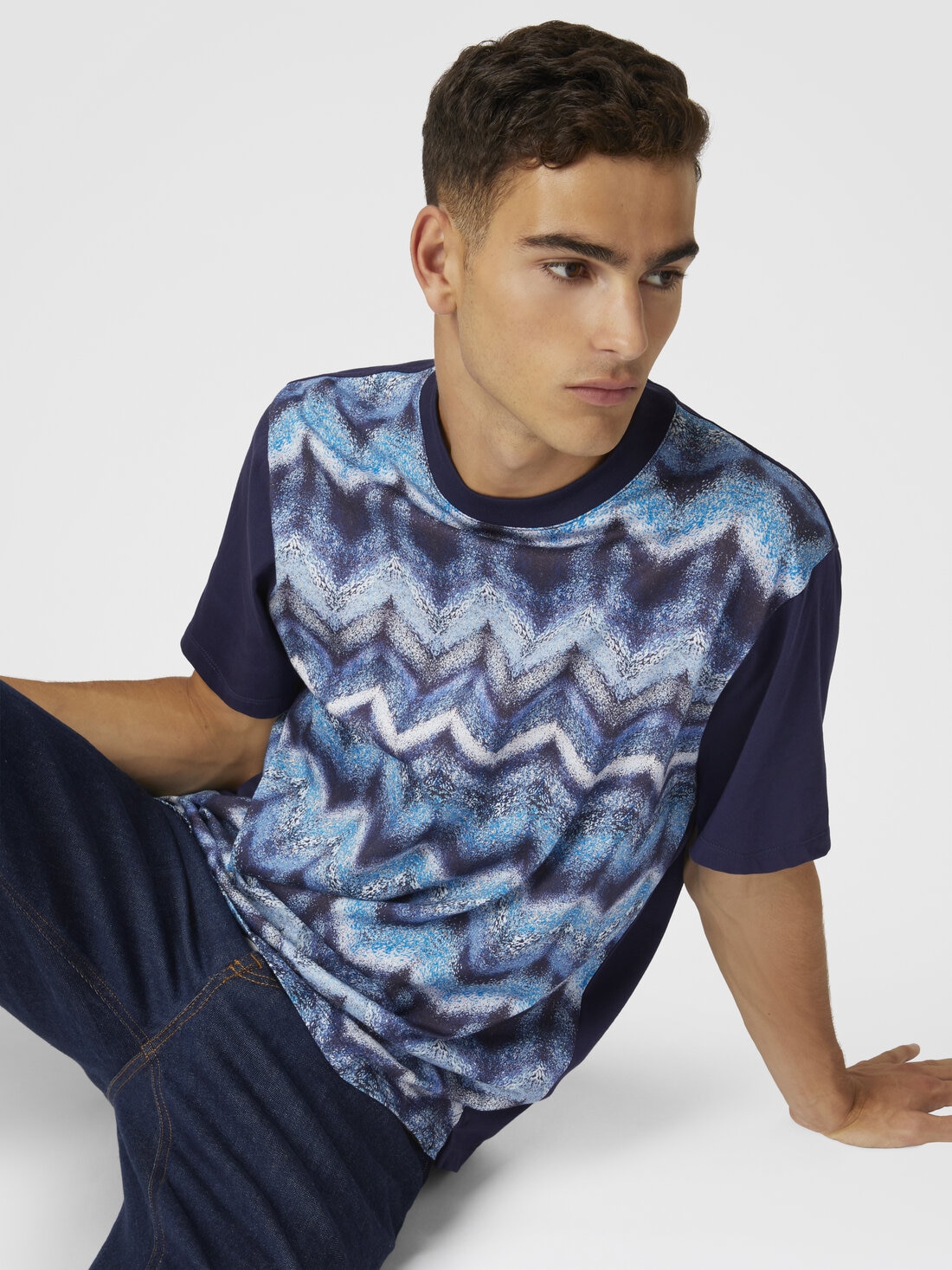 Crewneck T-shirt in airbrush-effect zigzag print cotton, Blue - US25SL0EBJ00MYS72JQ - 3