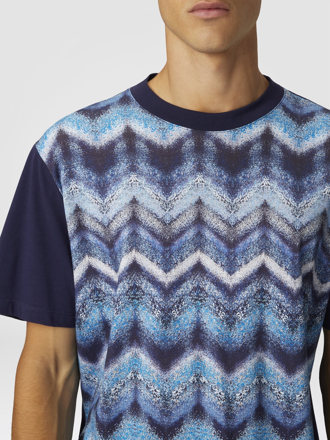 Crewneck T-shirt in airbrush-effect zigzag print cotton, Blue - US25SL0EBJ00MYS72JQ - 4