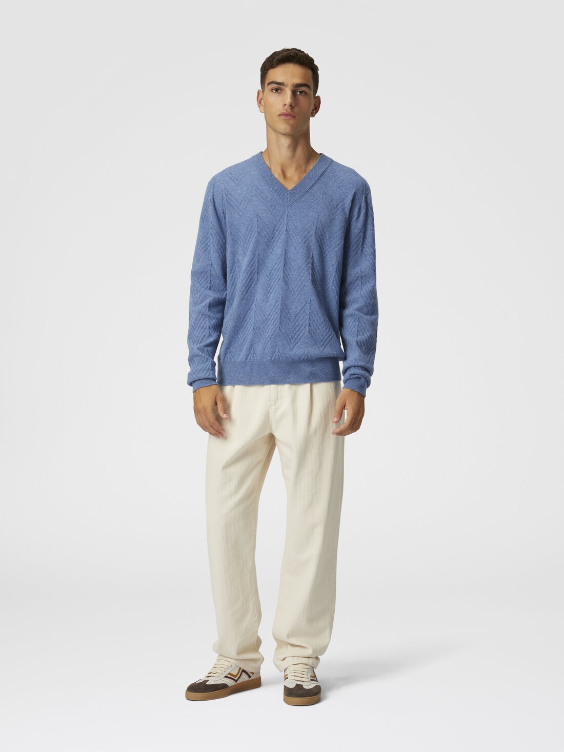 Tonal cashmere V-neck and zigzag pullover, Blue - US25SN01BK044ZS72JH - 1