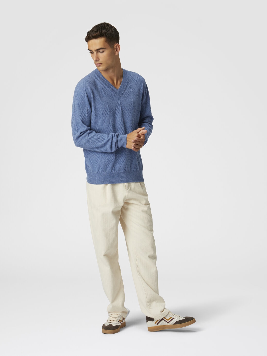 Tonal cashmere V-neck and zigzag pullover, Blue - US25SN01BK044ZS72JH - 3