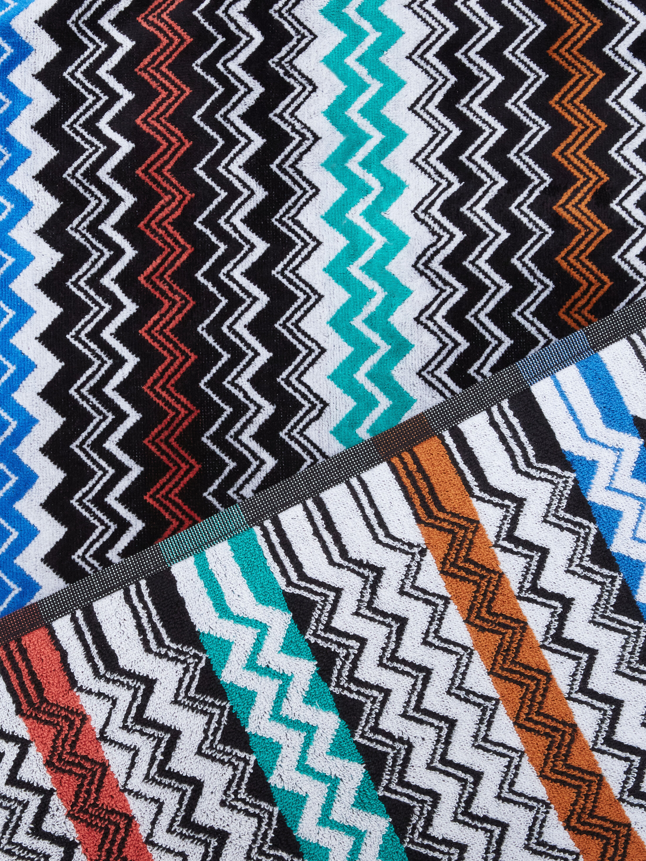 Neoclassic 2-piece bath towel set in cotton terry with zigzag