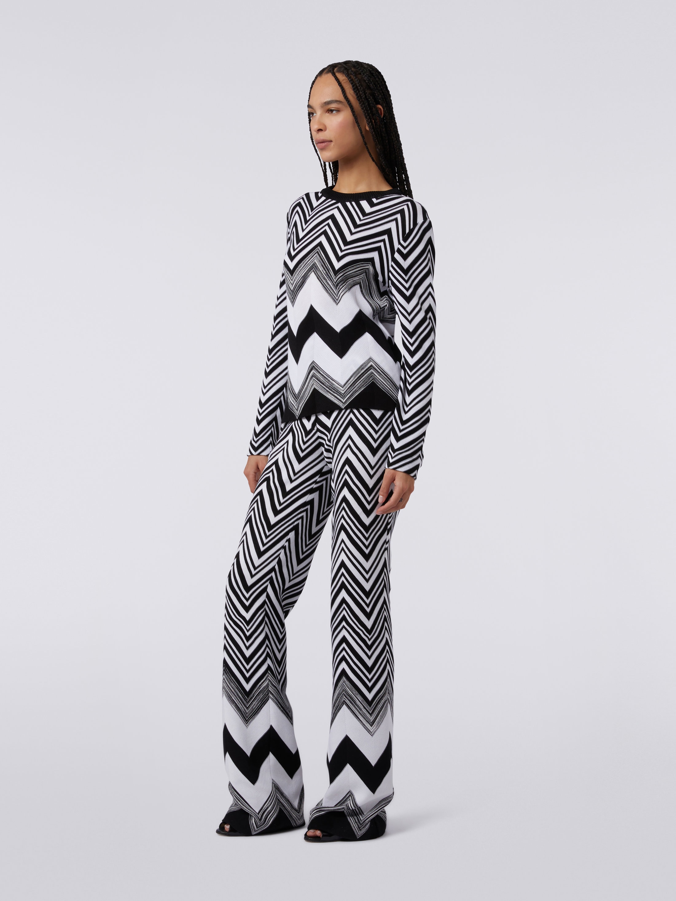 Crew-neck sweater in zigzag cotton blend Black & White | Missoni Crew-neck sweater in zigzag cotton blend Black & White | Missoni
