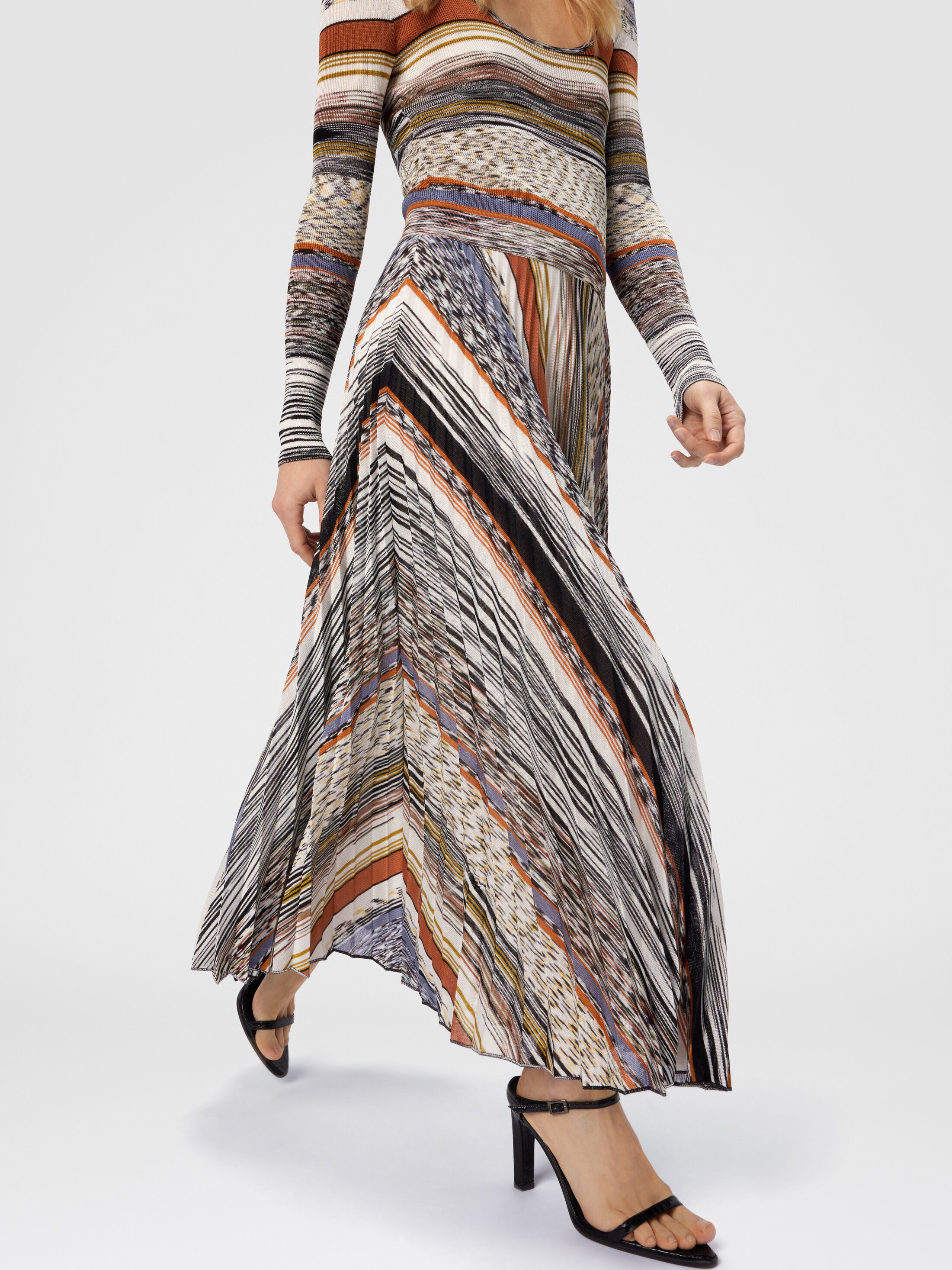 スカート MISSONI FW25 Pleated skirt (DS25WH0DBK01CR FM147) Long flared skirt with lamé serrated zig zag pattern