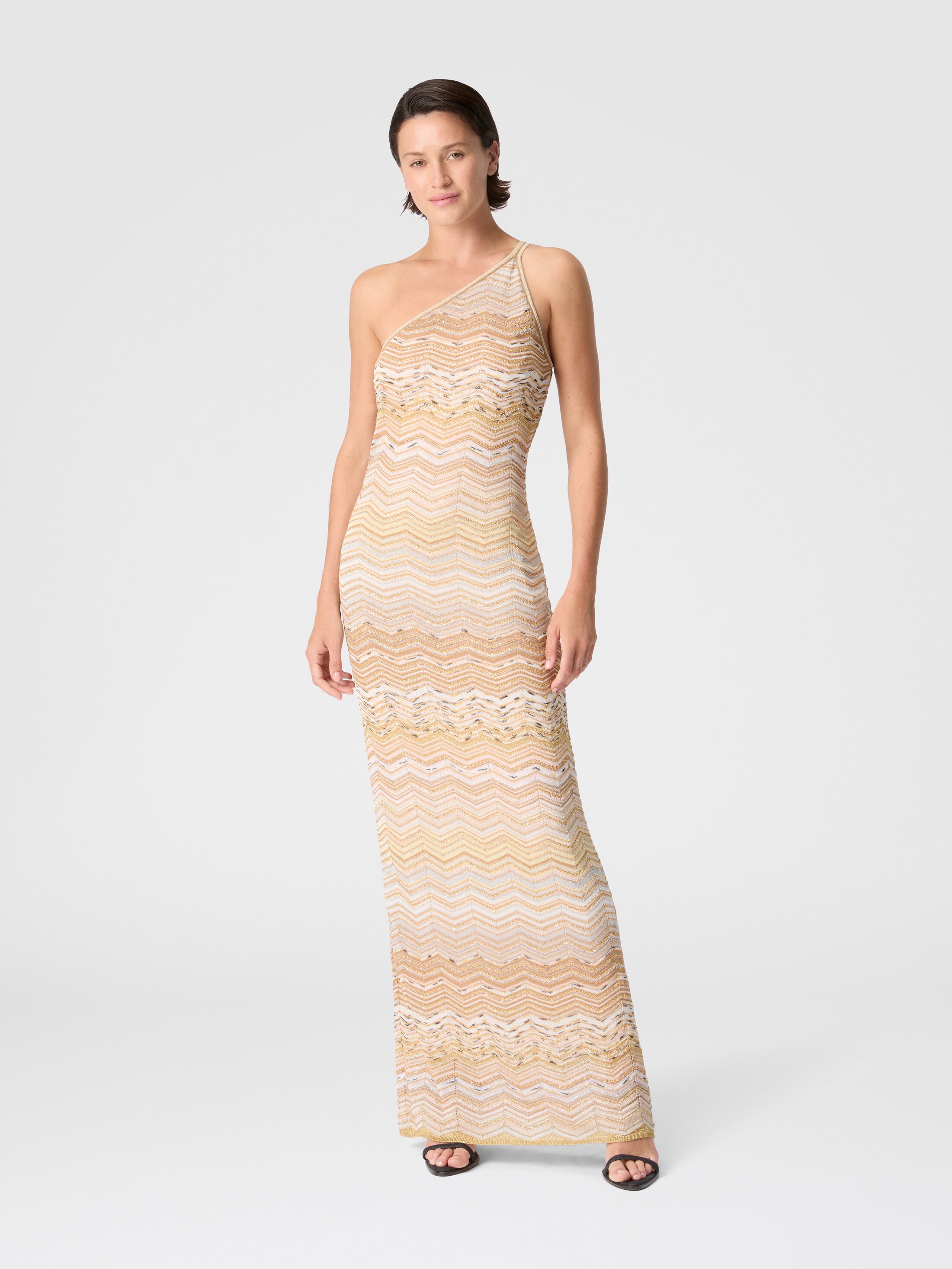 Long one-shoulder dress with a chevron pattern with sequins