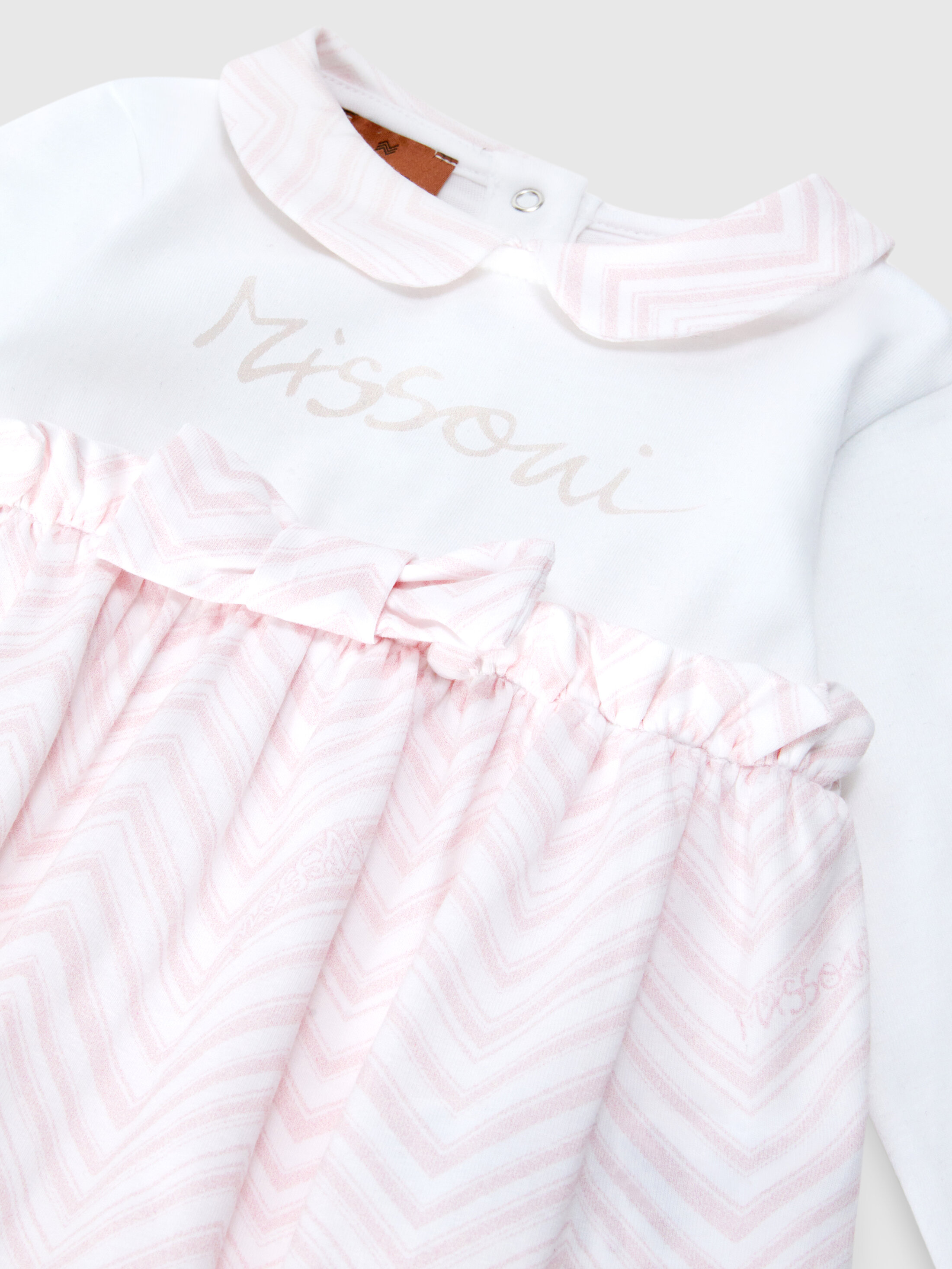 Dreiteiler mit Strampelhose, Mütze und Lätzchen aus Baumwolle mit