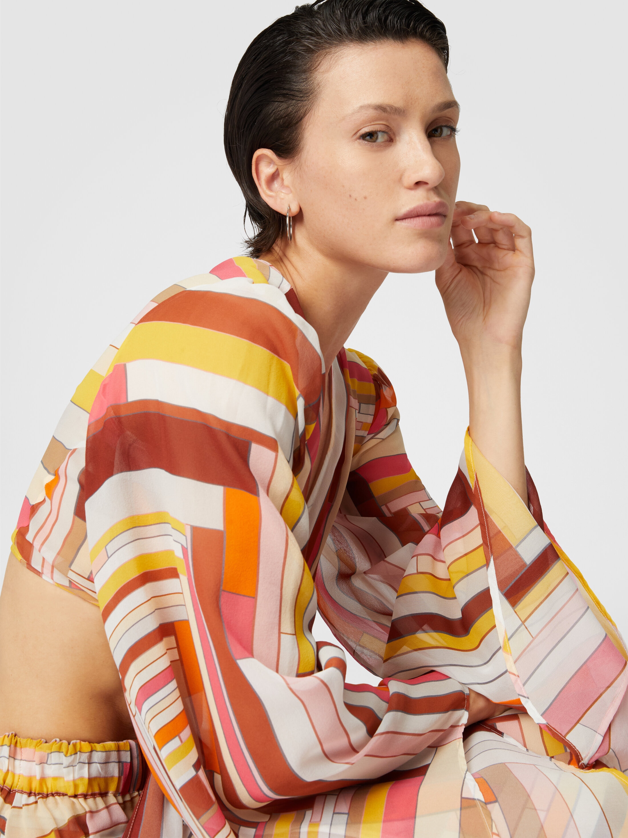 Printed silk crop top with wide sleeves and front knot