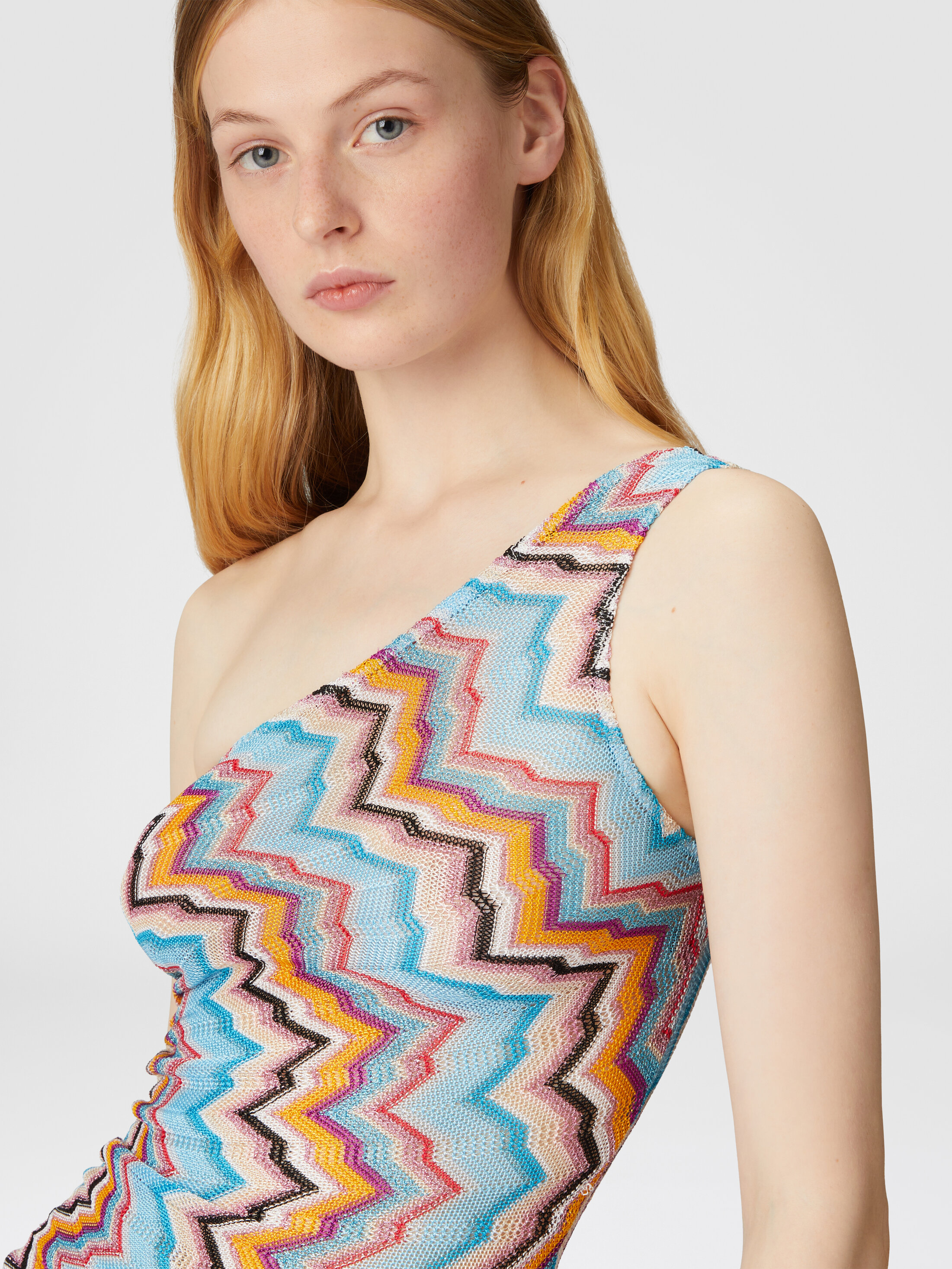 ジグザグ柄のワンショルダーショートカバーアップ マルチカラー | Missoni