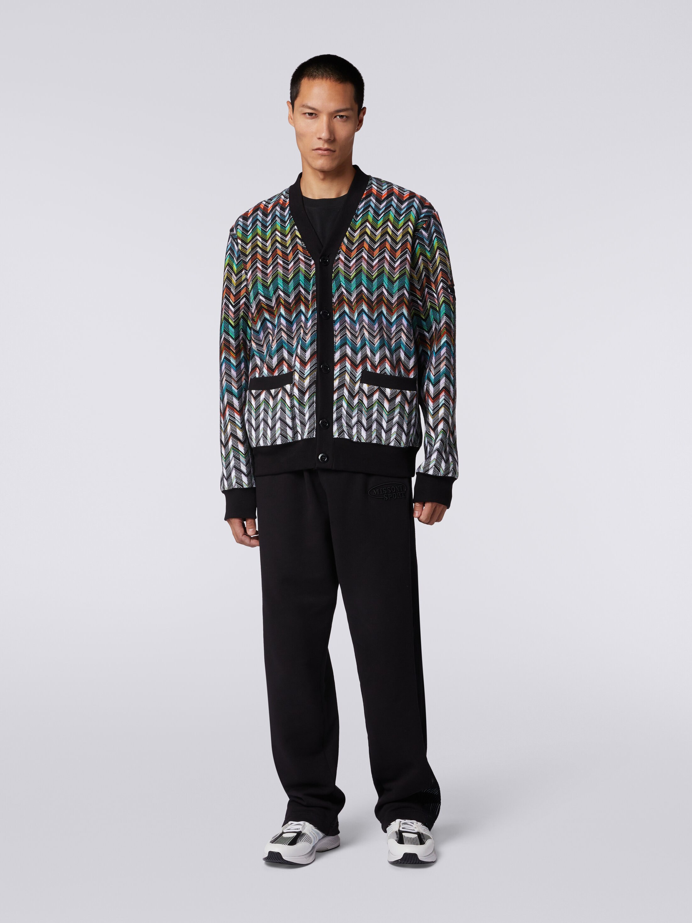 Cardigan in zigzag knit with plain trim