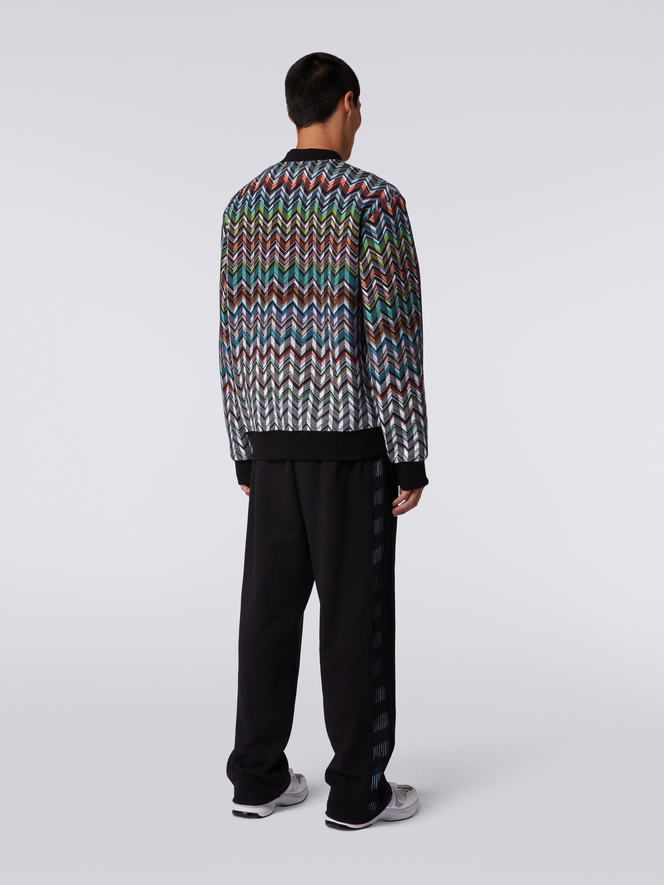 Cardigan in zigzag knit with plain trim