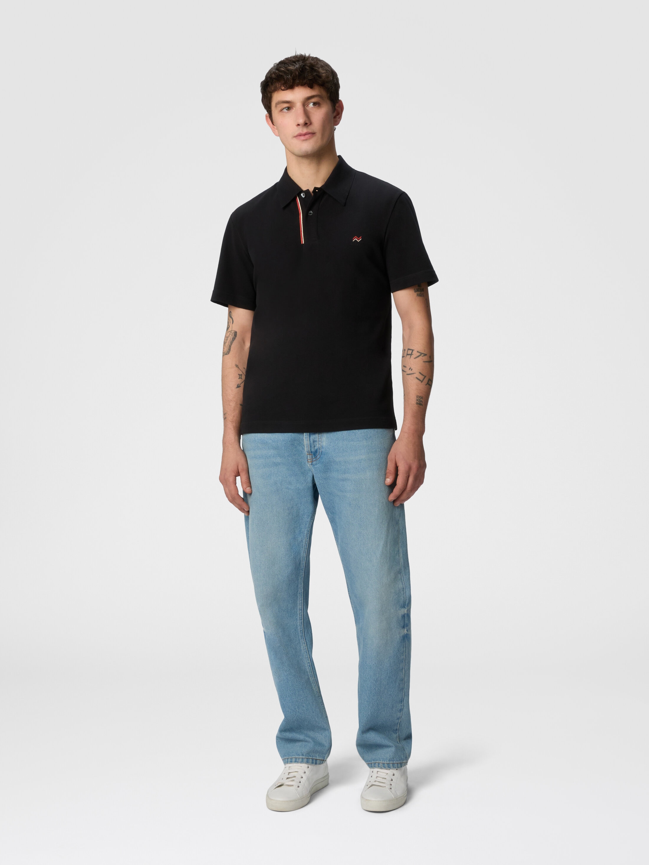 Solid color cotton piqué polo shirt with zigzag embroidery and