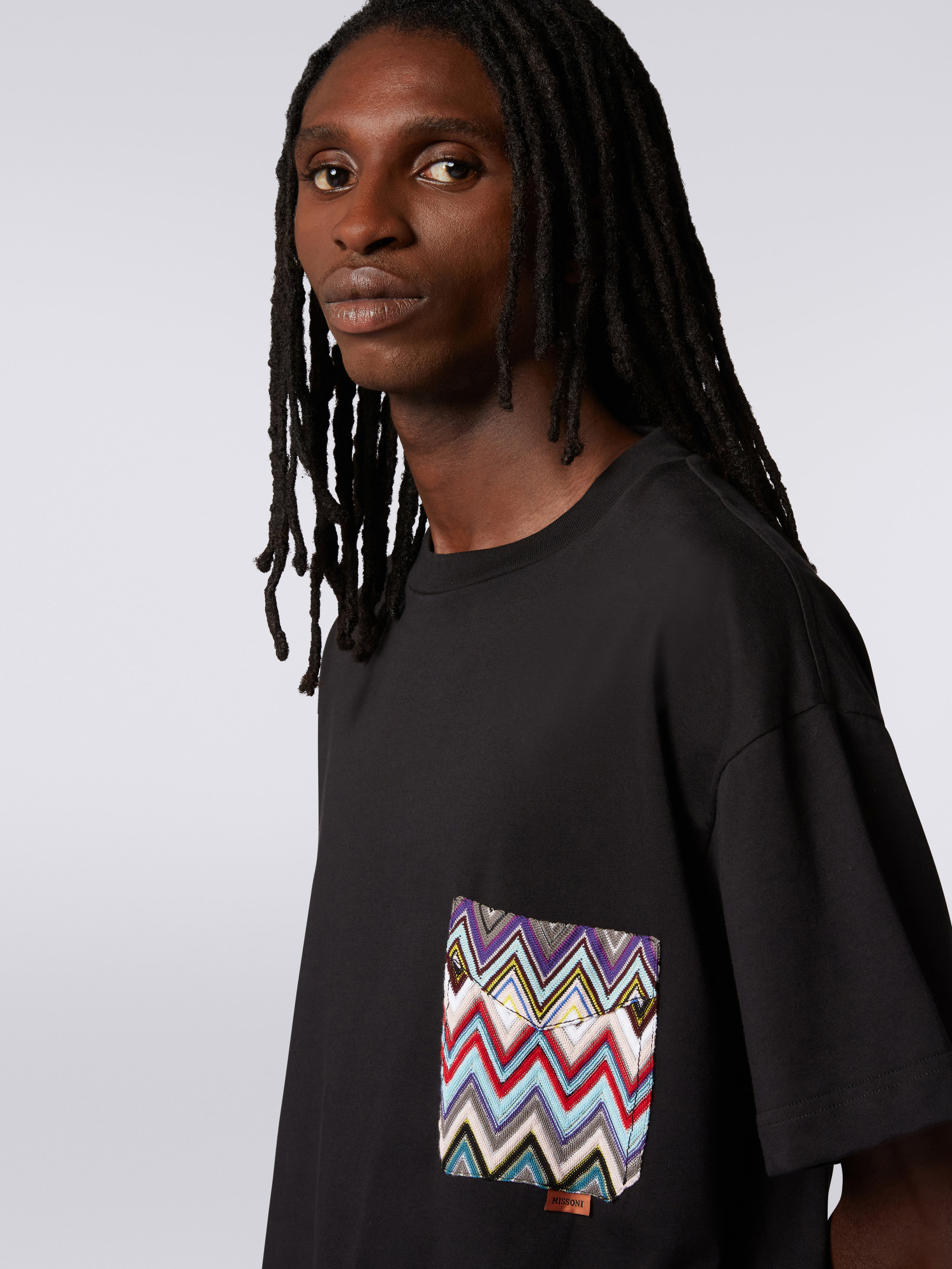 Crew-neck cotton T-shirt with multicoloured knit pocket