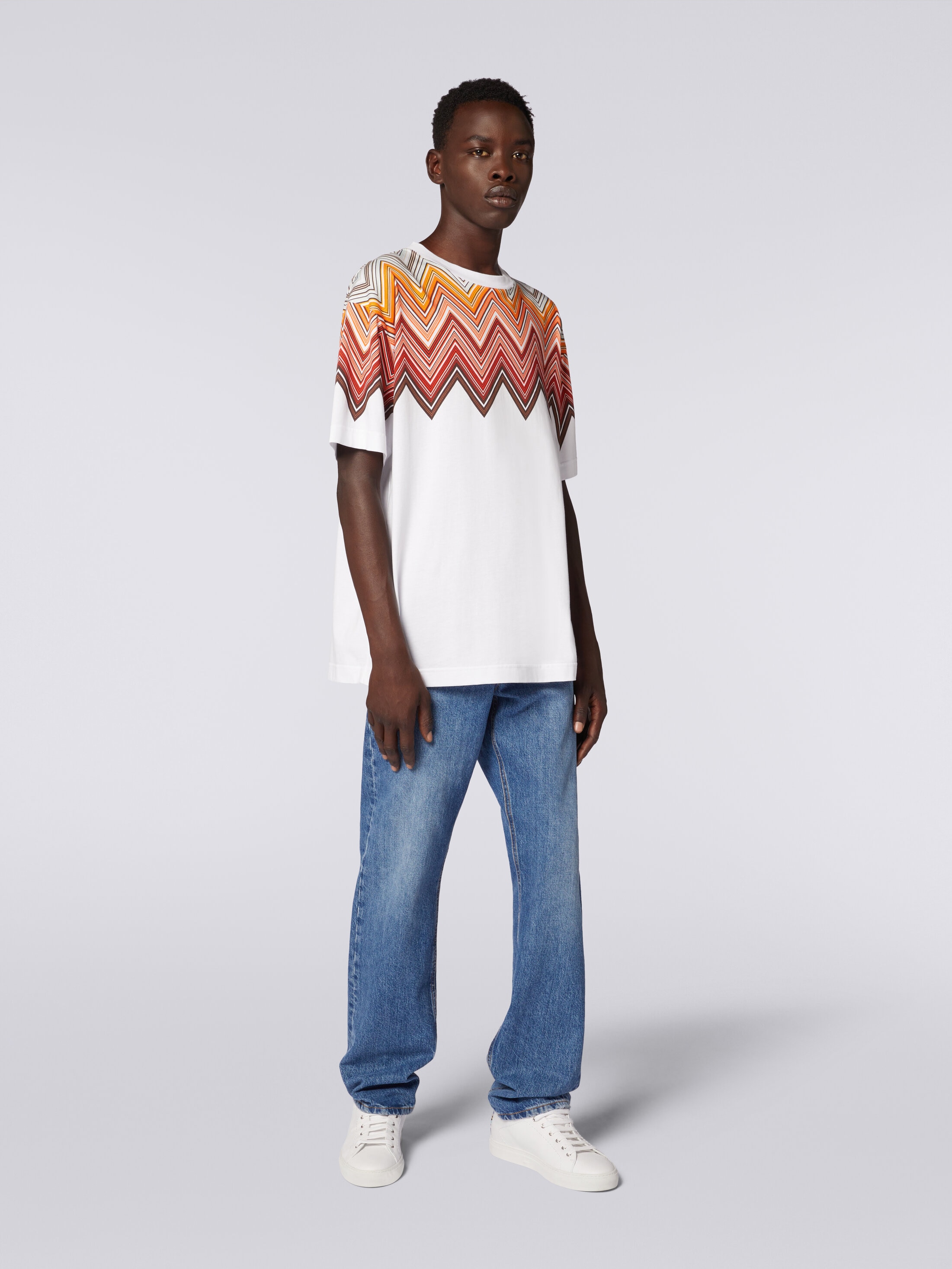 Oversized T-shirt in cotton with large zigzag print