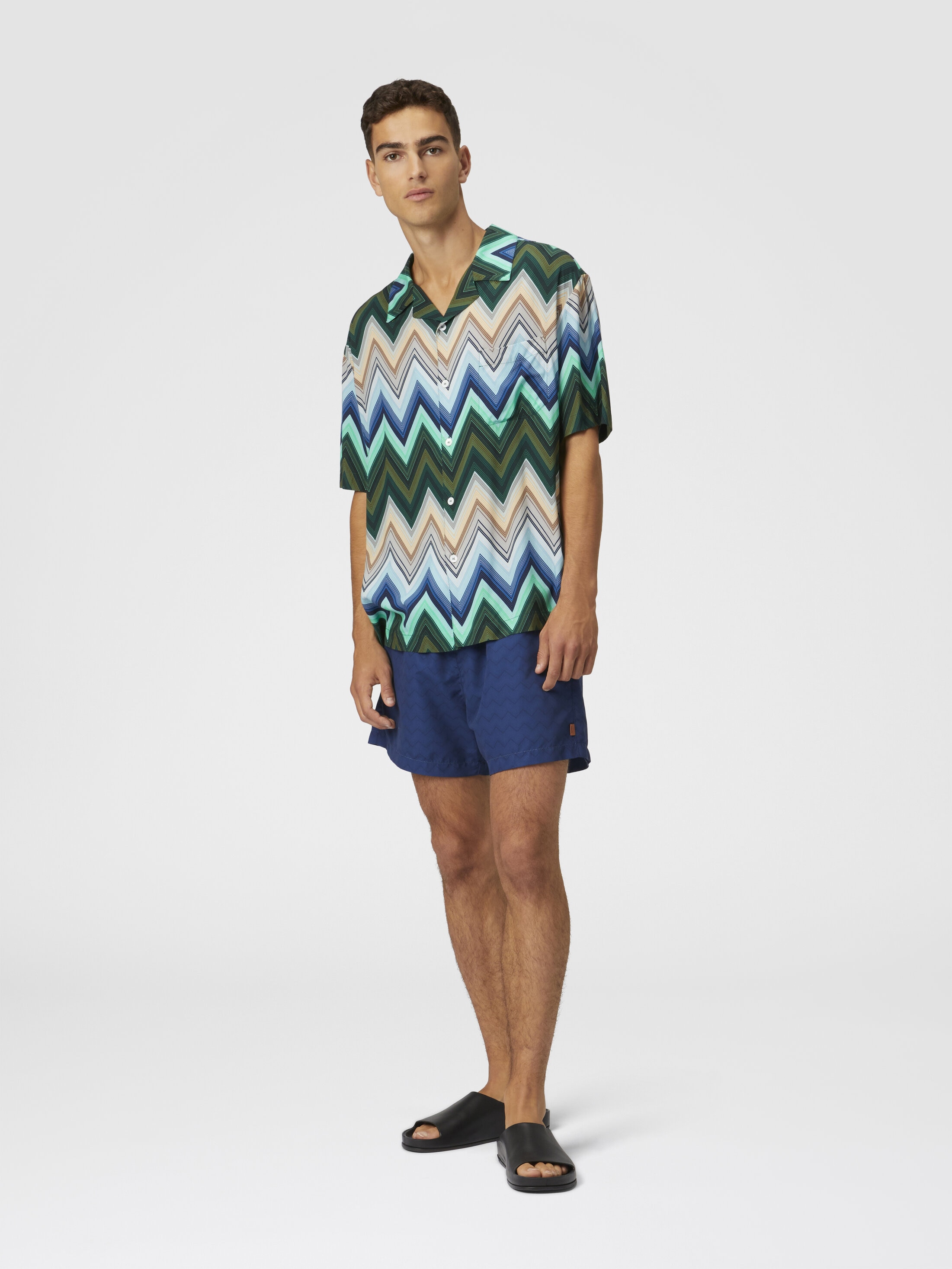 Viscose bowling shirt with macro zigzag and breast pocket
