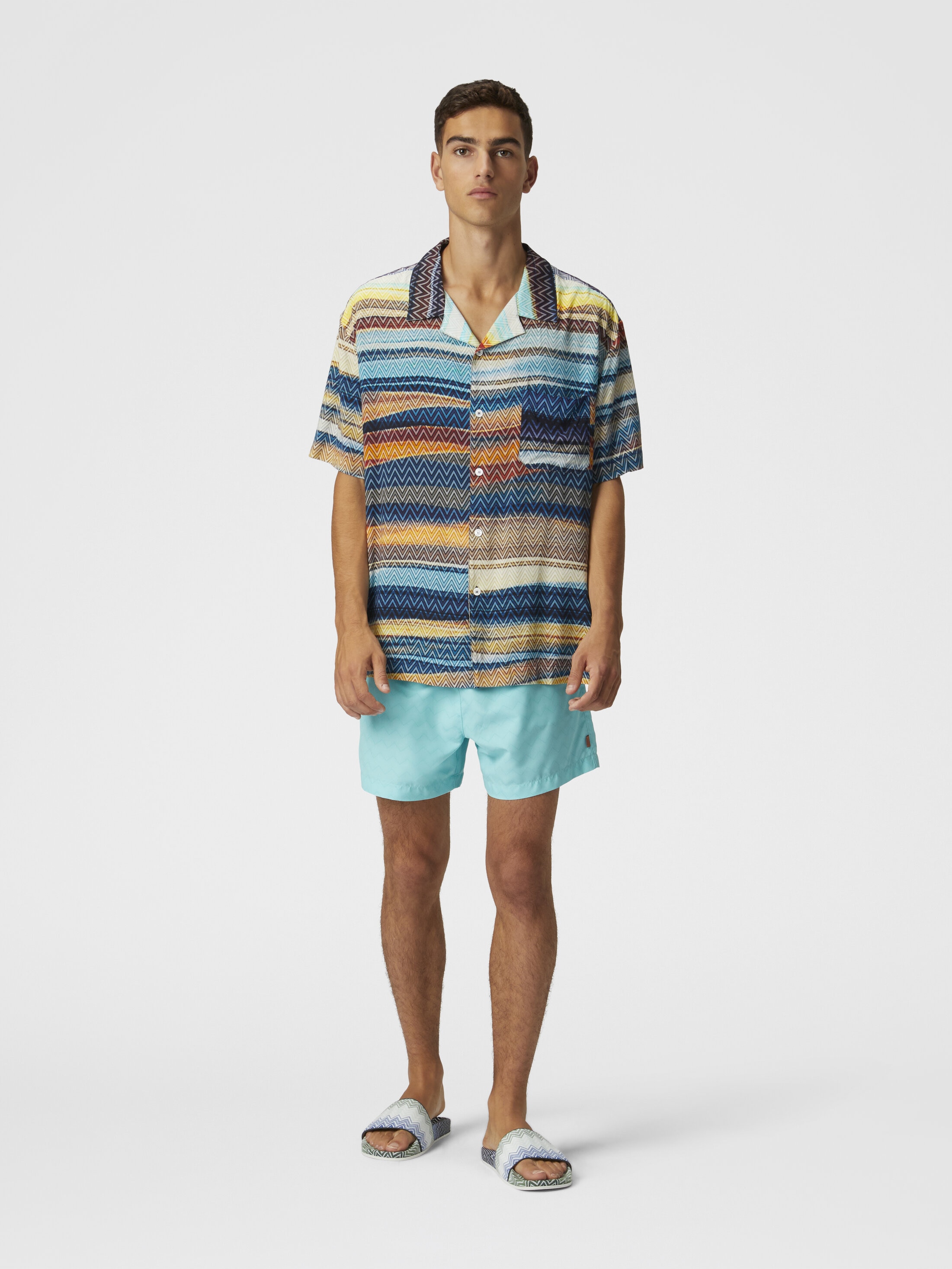 Bowling shirt with gradient zig zag print and breast pocket