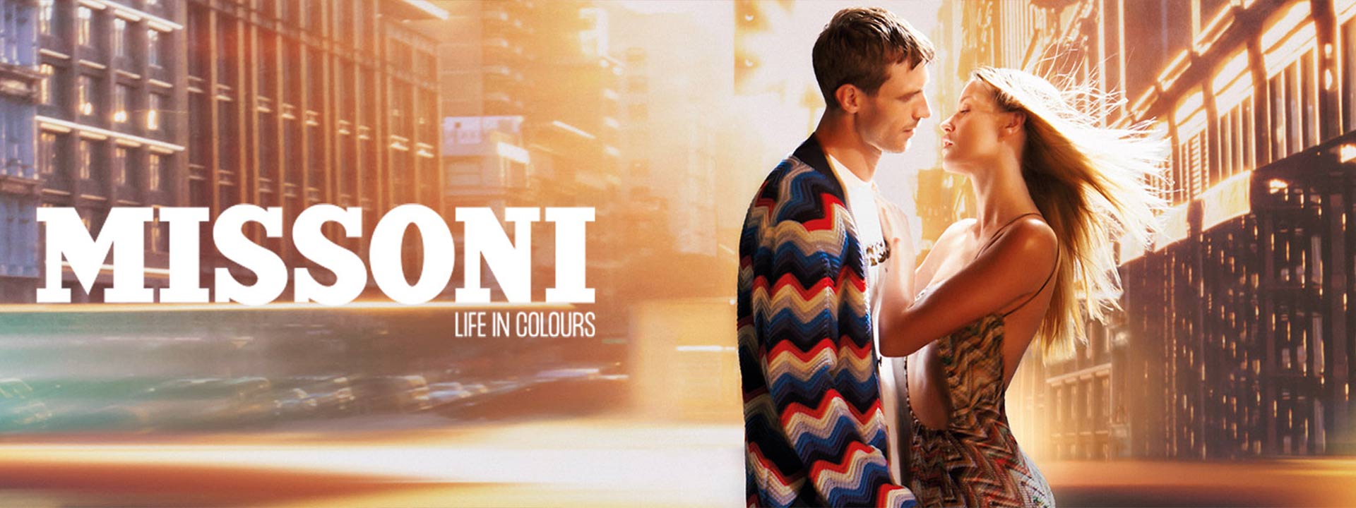 Two models wearing un cardigan de un abito from the Spring Summer 2022 collection