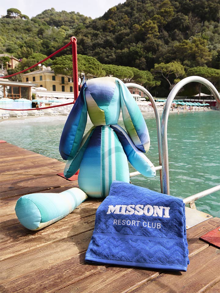 A big knitted rabbit is pleaced near the seaside