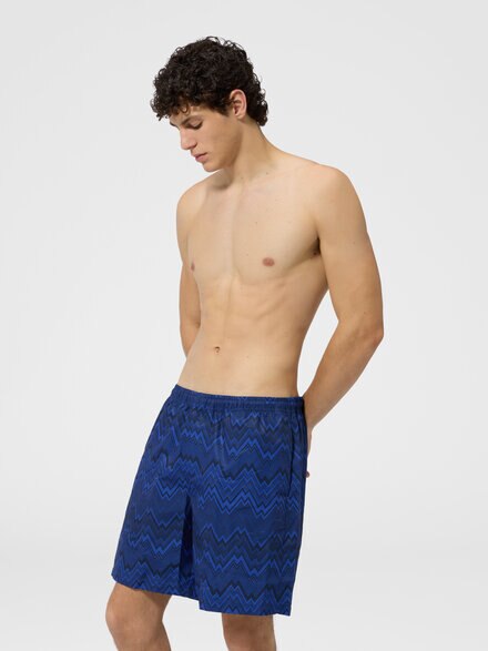 Long swim shorts with zig zag print, Blue - BS26SP04BW011ES72Q9