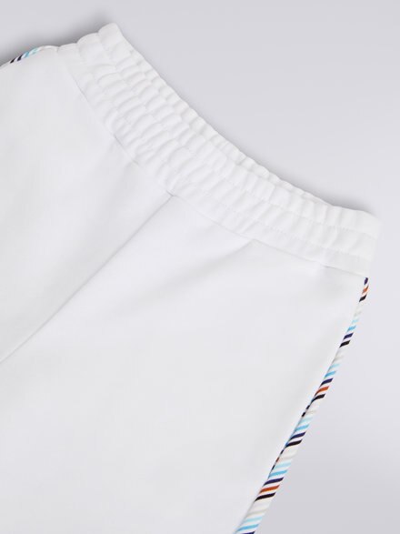 Plain cotton shorts with zigzag patterned back, Multicoloured  - KS23SI0CBV00DFS019C