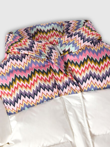Hooded down jacket with zigzag inserts, Multicoloured  - KS25WF01BV00IFS01H2