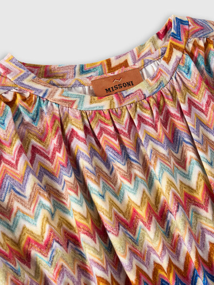 &Auml;rmelloses kurzes Kleid mit Zickzack-Motiv, Wei&szlig; & Mehrfarbig - KS26SG00BV00JHS019C