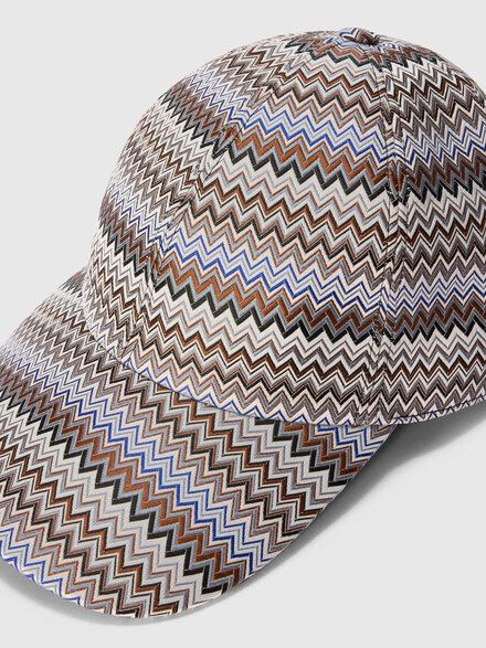 Technical fabric zigzag hat with visor, Multicoloured  - LS26SS2XBV00J2SM67U