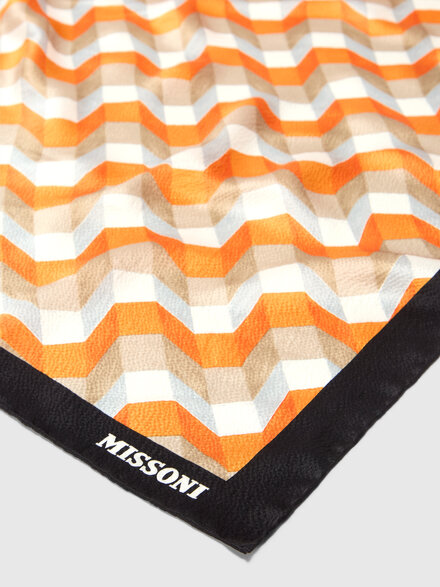 Foulard en soie avec logo imprim&eacute;, Multicolore  - LS26SS74BV00JDSM67S