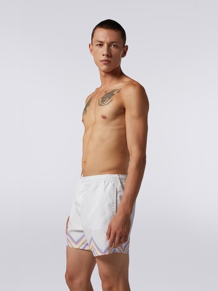 Nylon blend swimming trunks with d&eacute;grad&eacute; zigzag print, White  - US23SP04BW00MES016W