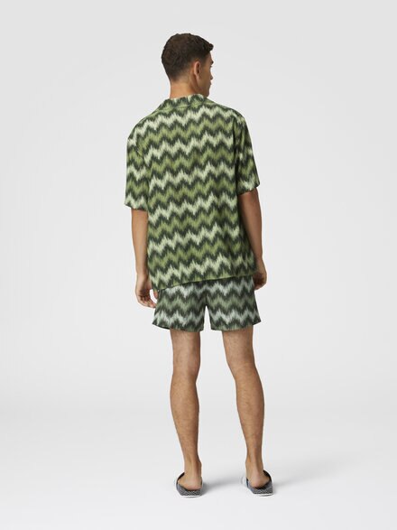 Bowling shirt in zig zag viscose printed with disturbed frequency, Green - US25SJ0BBW00W8S614G
