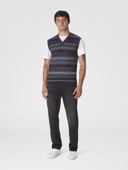 V-neck vest with zigzag pattern, Multicoloured  - US25WN16BR012YS4173