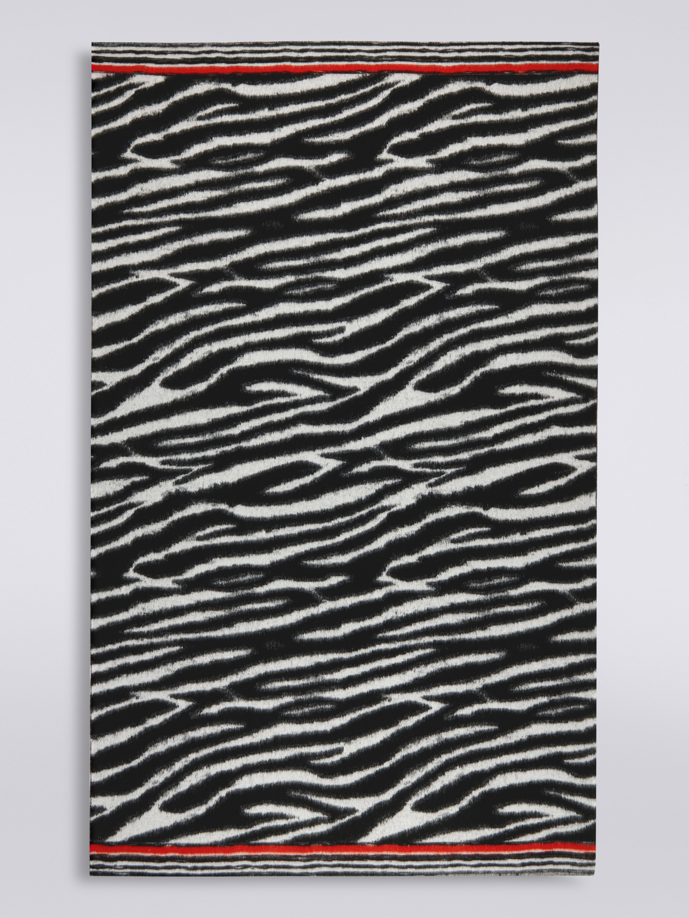 Plaid Cleopatra 130x190 cm aus Wolle in Animalier-Optik, Schwarz & Weiß - 1