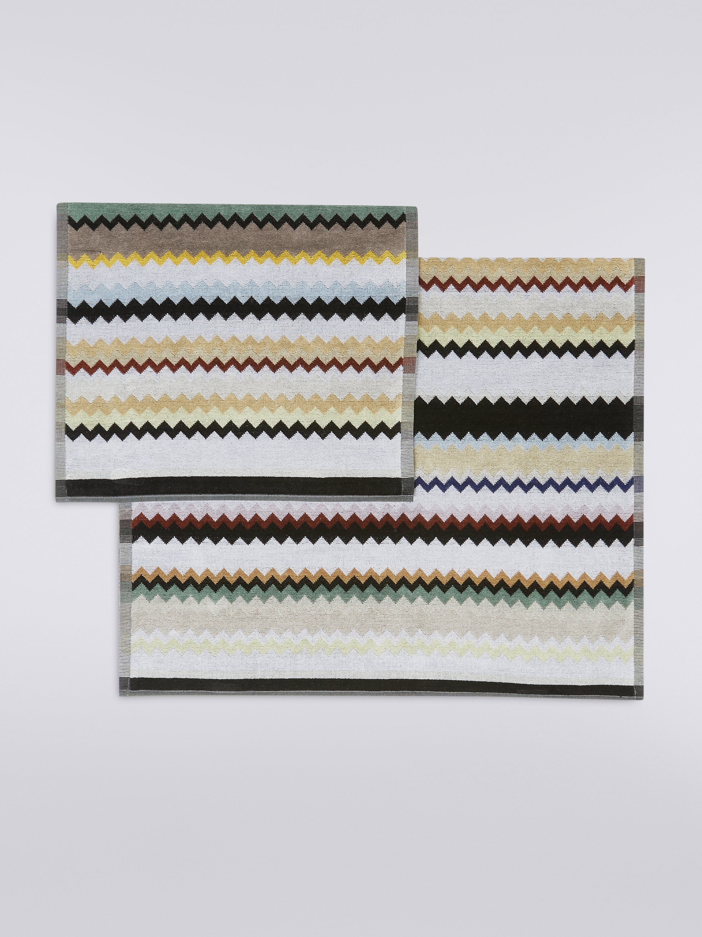 2-piece Curt bath towel set in chevron cotton terry, Black    - 1