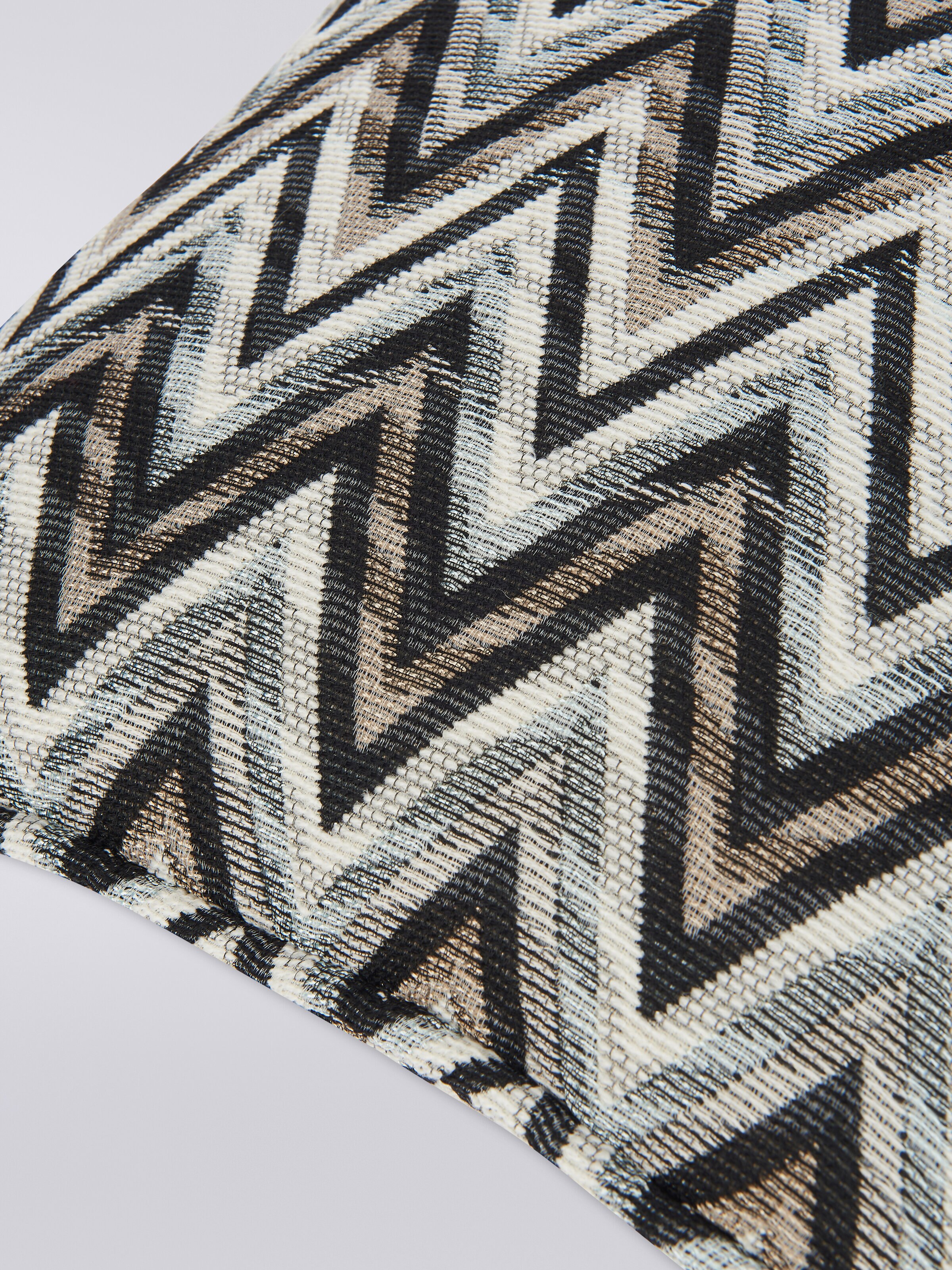 Cuscino Bleatched 40x40 cm chevron effetto 3D, Nero    - 2