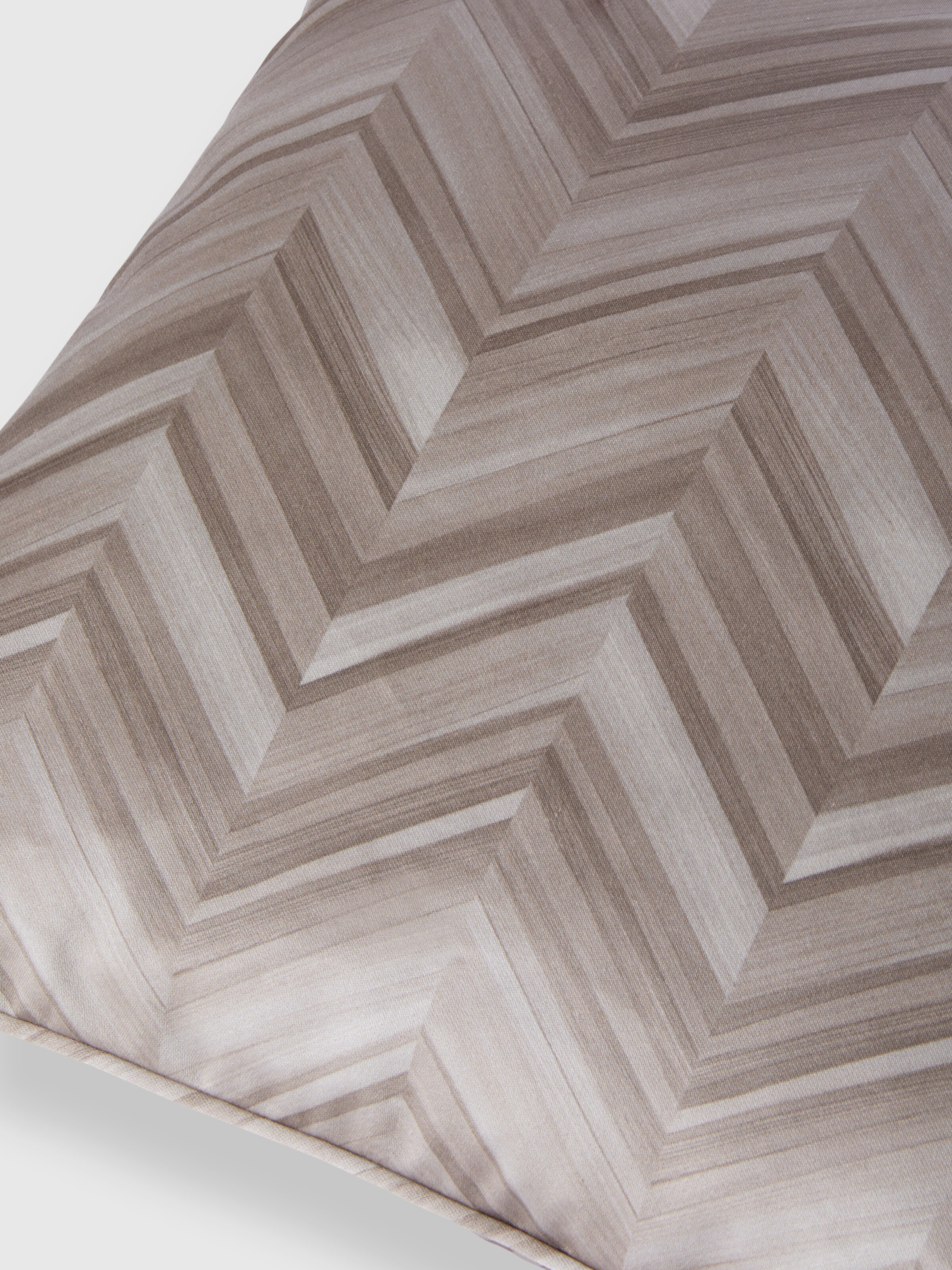 Layers 40x40 cm cotton sateen chevron cushion, Brown - 2