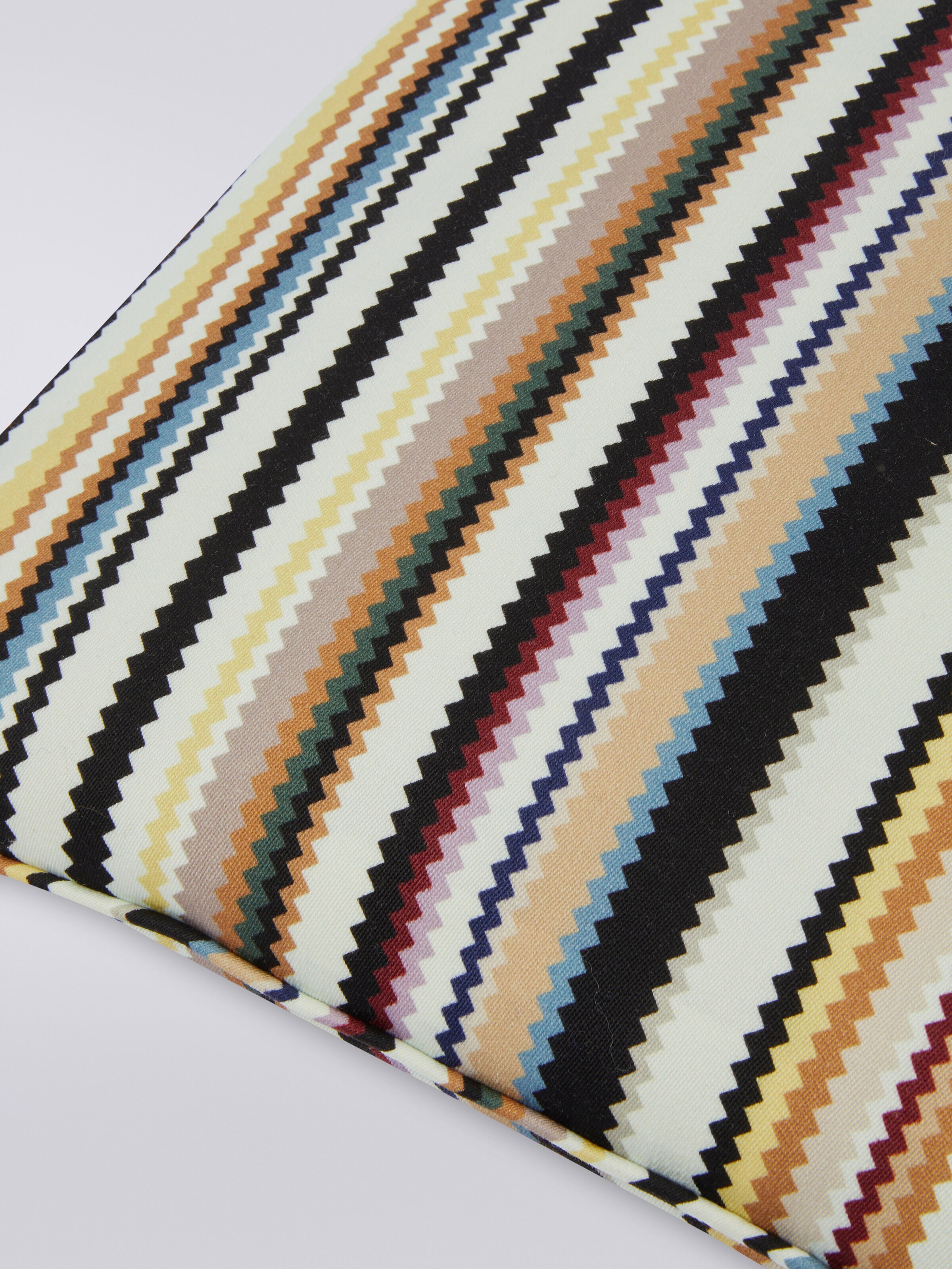 Coussin Shangai 40x40 cm en laine satinée zig zag, Noir    - 2