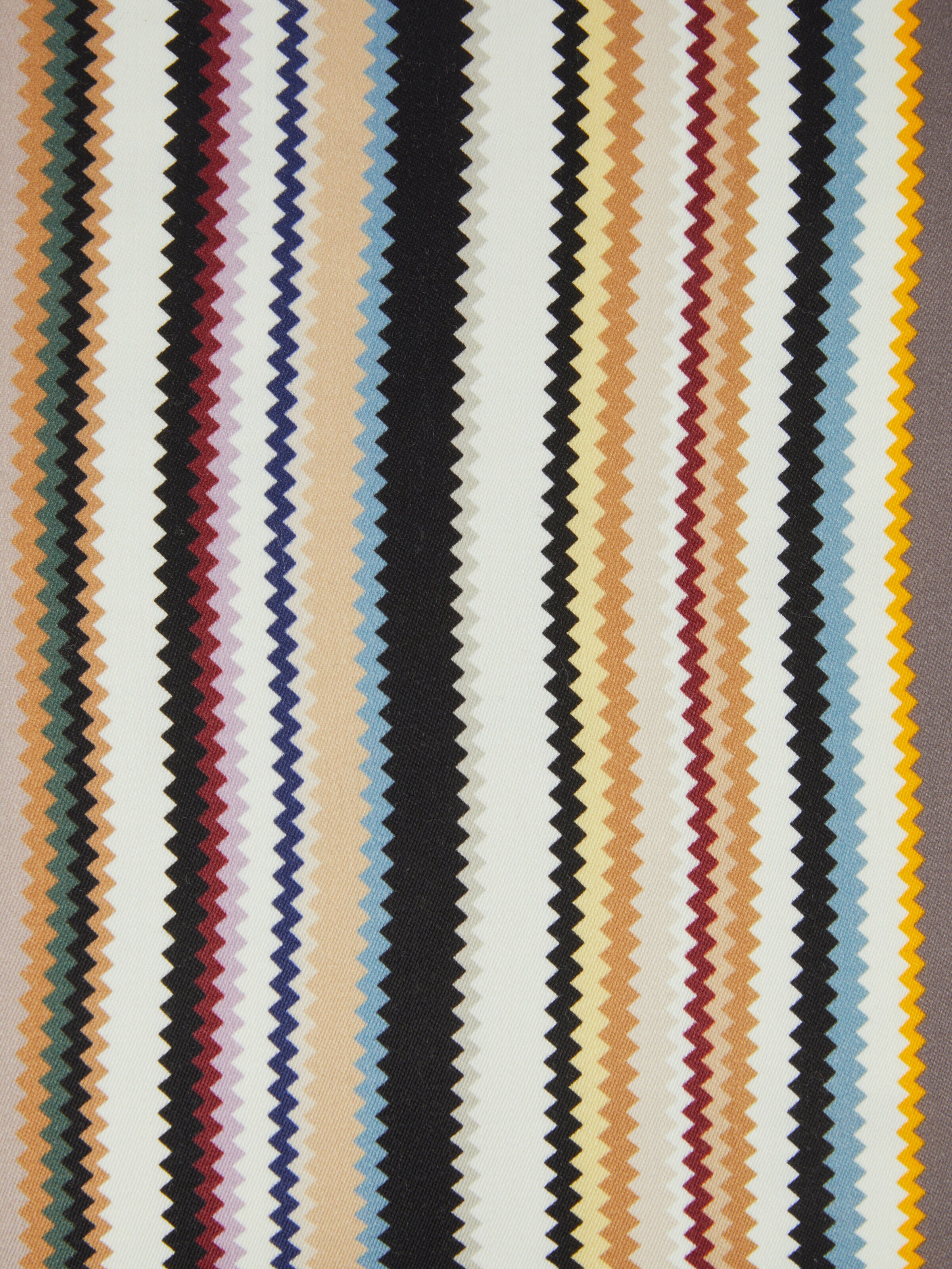 40x40 cm Shangai wool satin cushion with zig zag print, Black    - 3