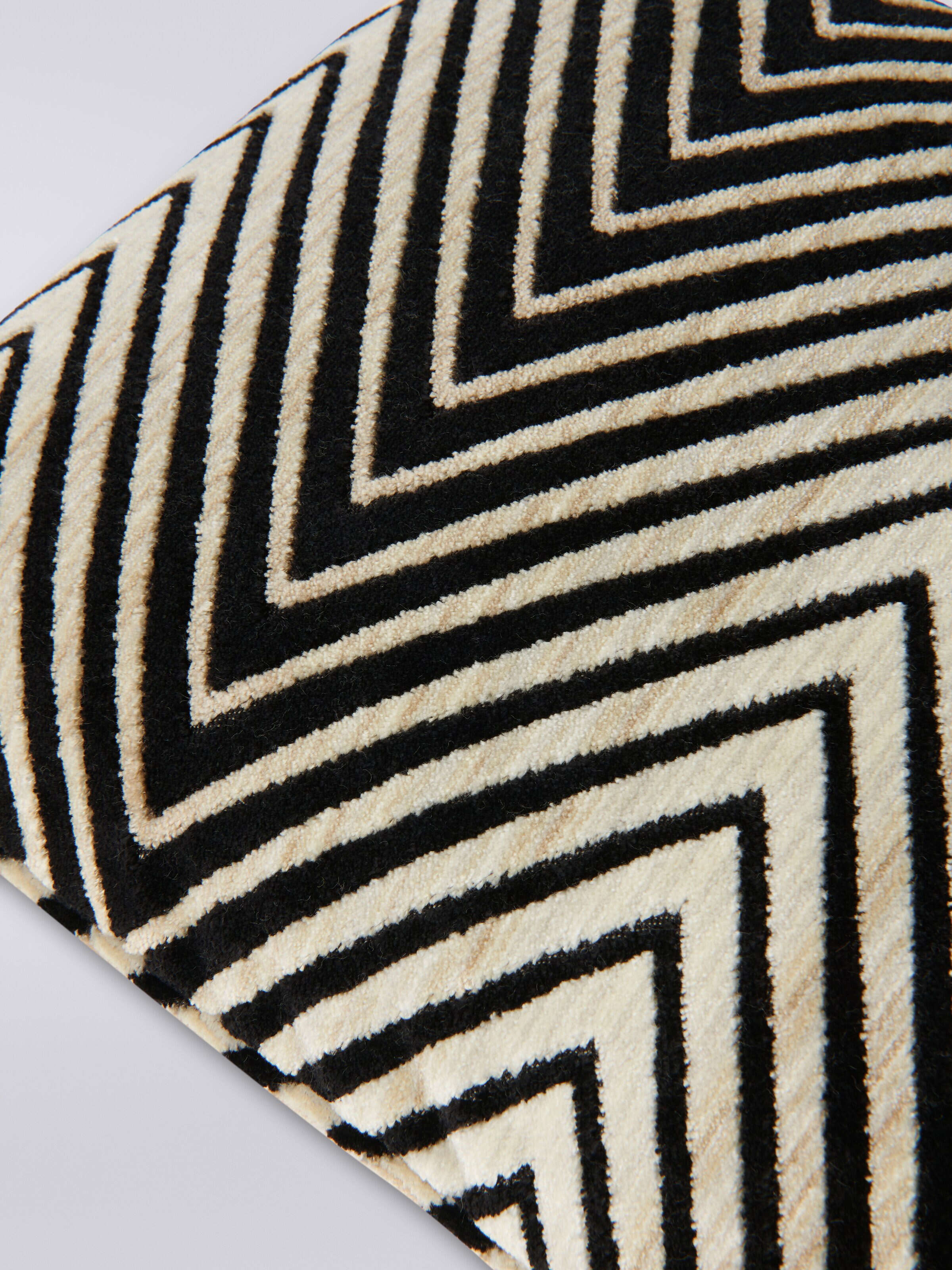 Ziggy 30x60 cm viscose blend zigzag cushion, Black & White - 2