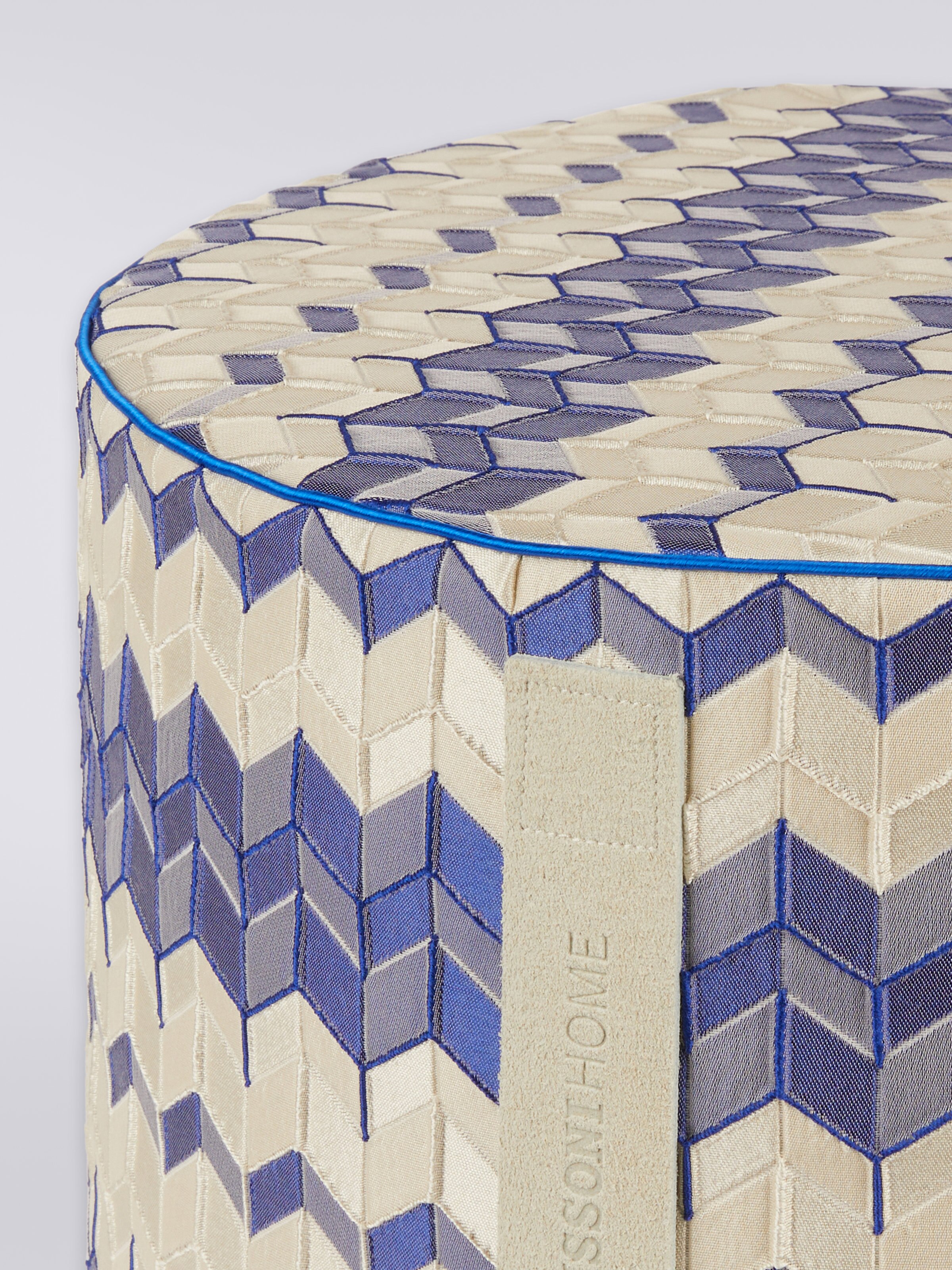 Pouf cilindrico Tread 40x30 cm chevron effetto 3D, Blu - 2