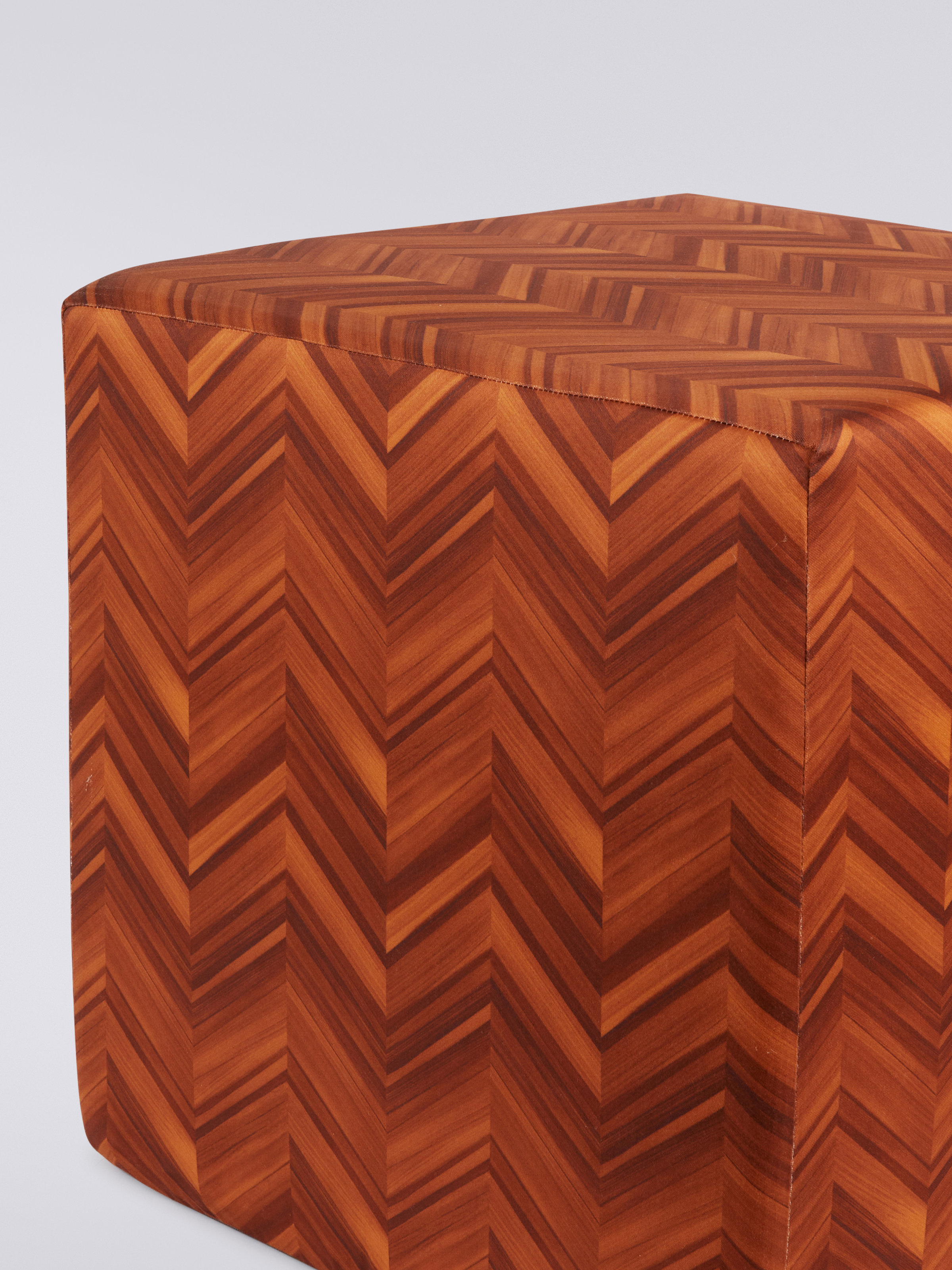 Layers 40x40x40 cm footstool cube in chevron cotton sateen, BRONZE - 1