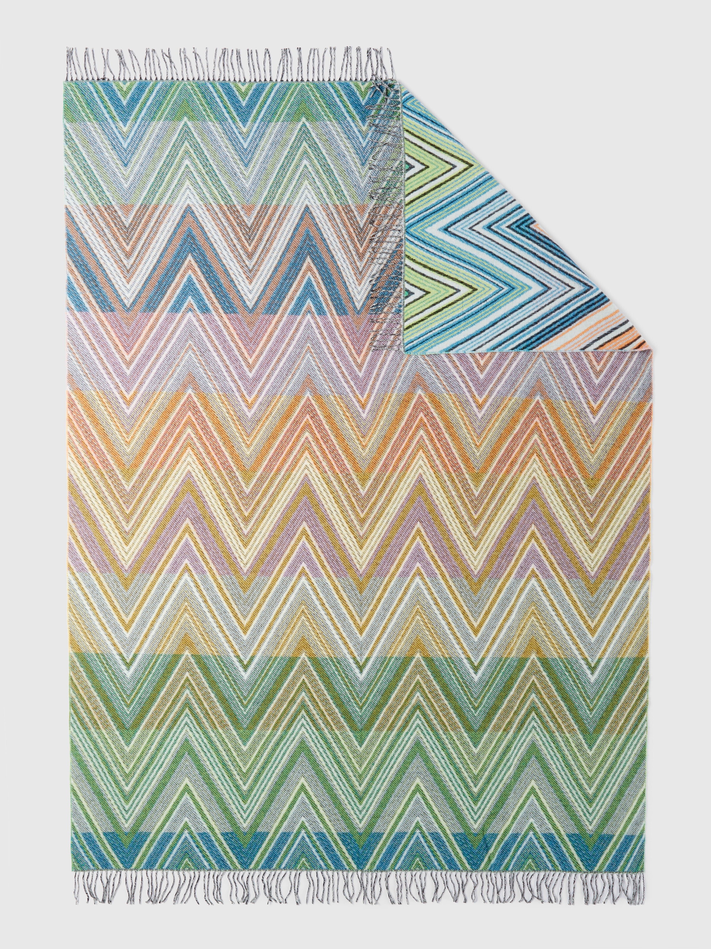 Decke Plume 130x190 cm aus Wollmischgewebe mit Chevronmuster und Fransen, Grün  - 2